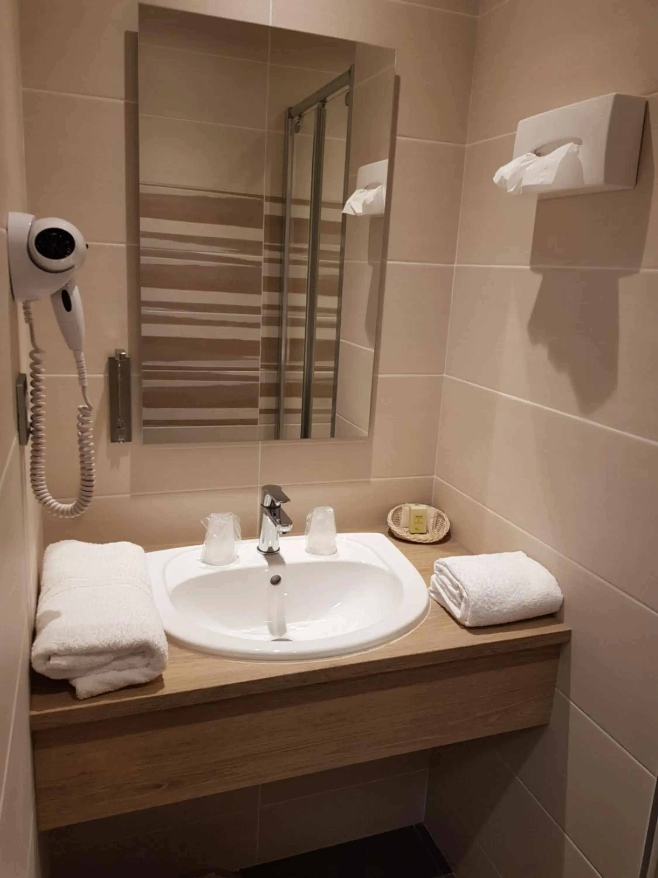 Bathroom in Logis Hôtel A la Bonne Auberge