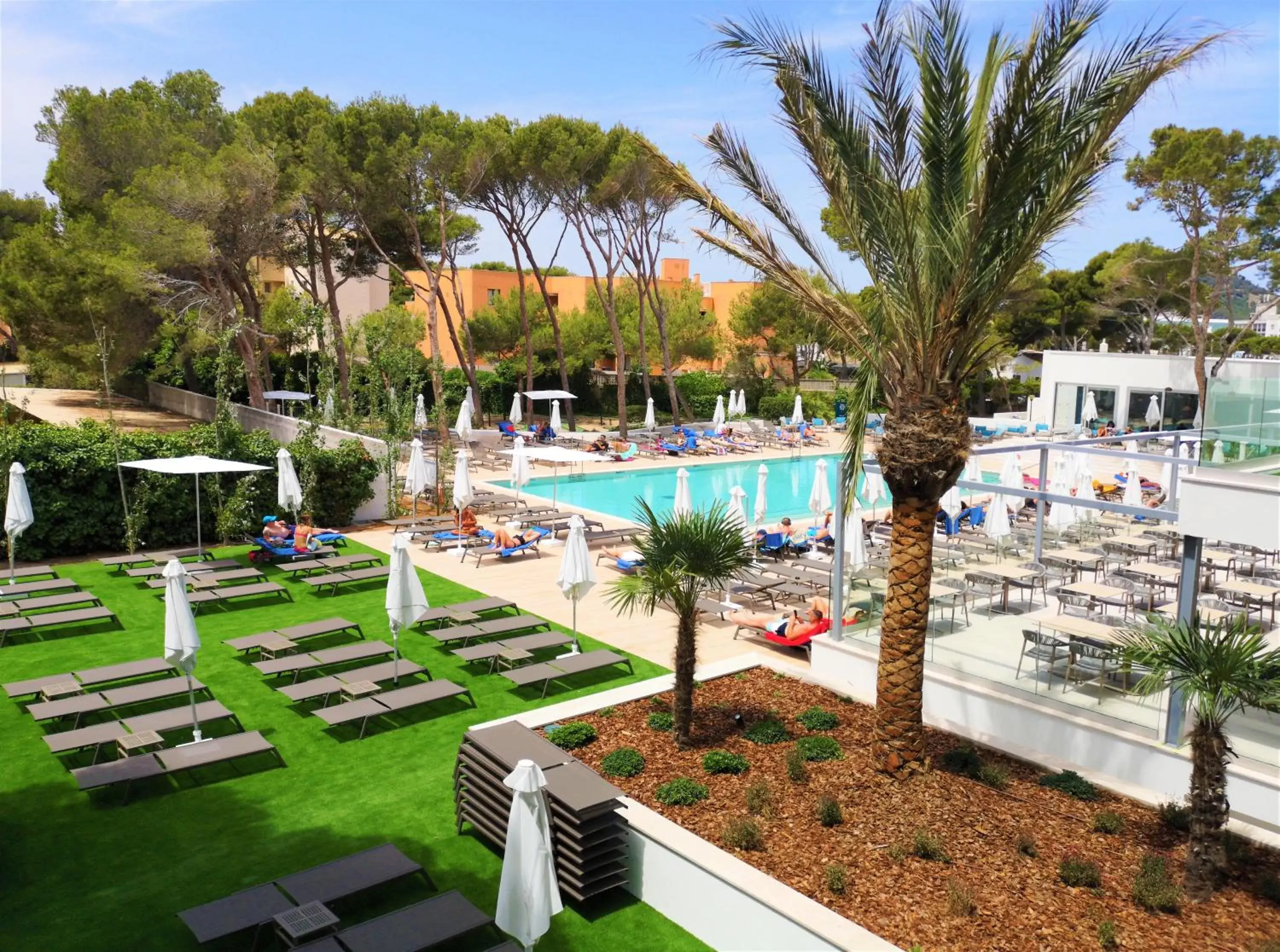 Swimming pool in Diamant Hotel & Aparthotel Swimming pool in Diamant Hotel & Aparthotel