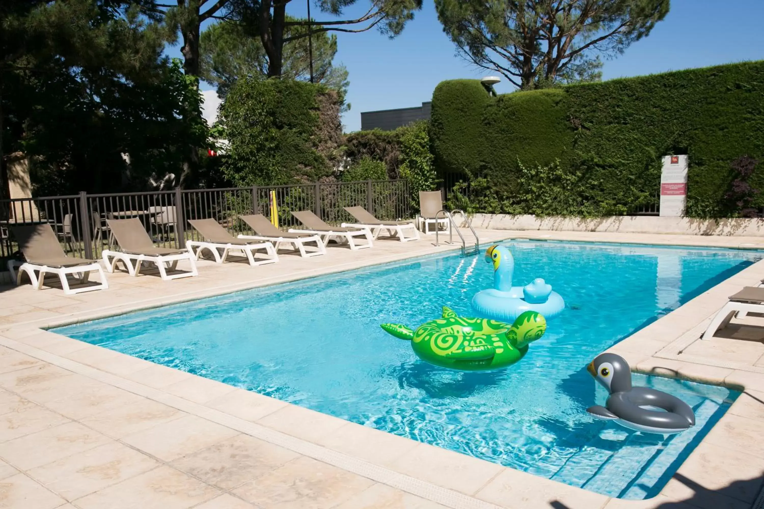 Swimming pool in ibis Avignon Sud