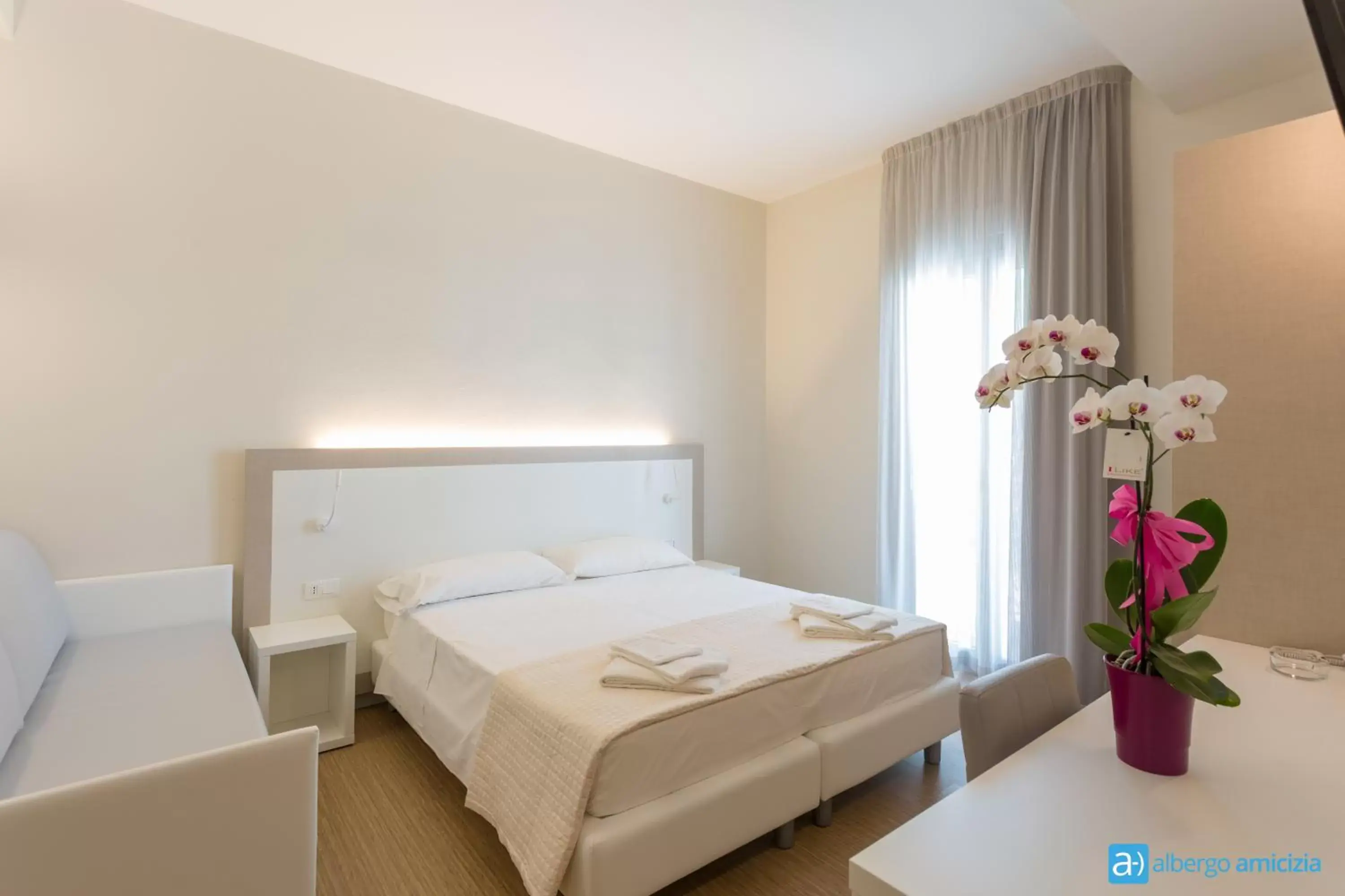 Decorative detail, Bed in Hotel Amicizia Decorative detail, Bed in Hotel Amicizia