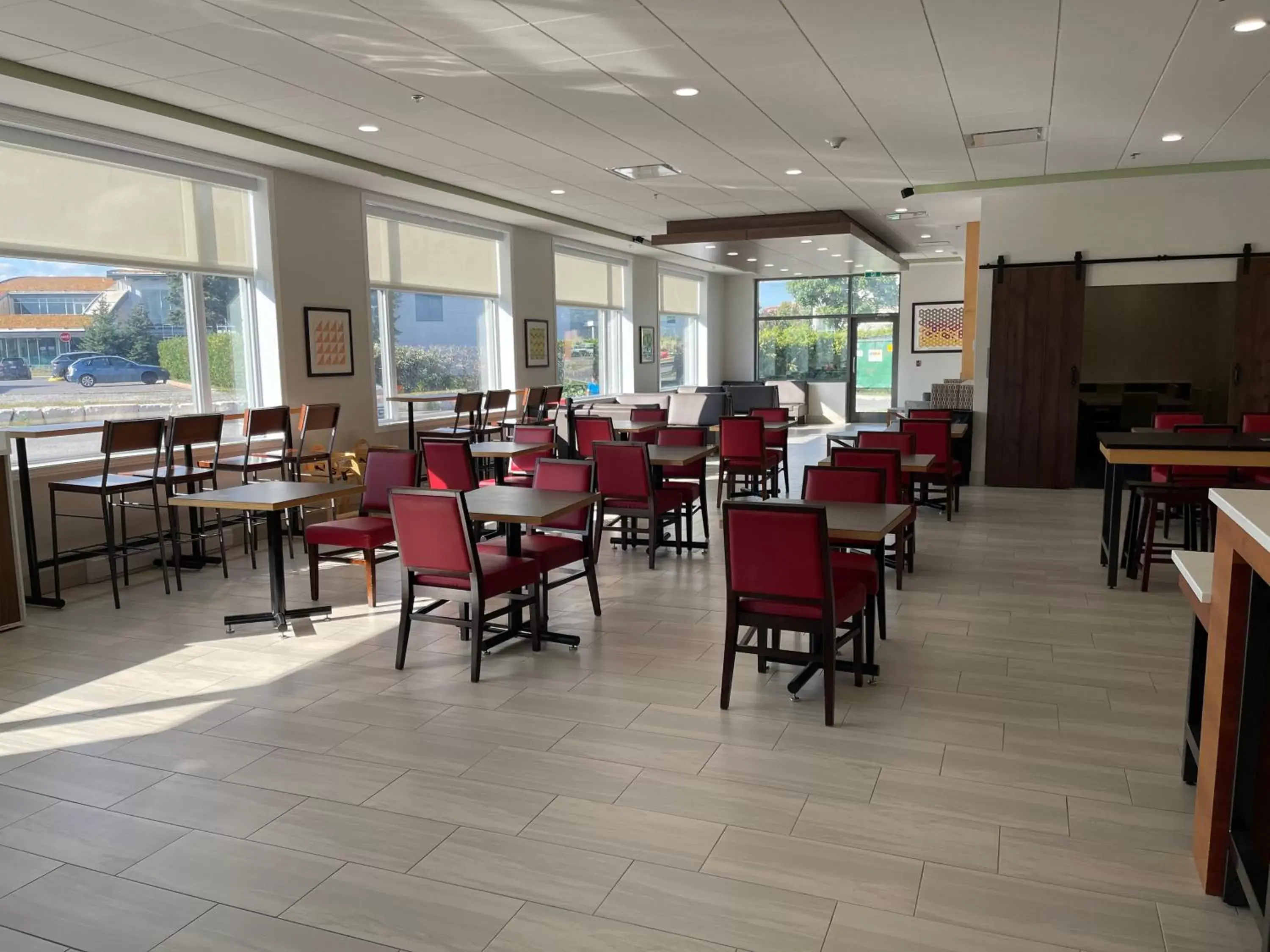 Breakfast, Restaurant/Places to Eat in Holiday Inn Express & Suites - Gatineau - Ottawa, an IHG Hotel