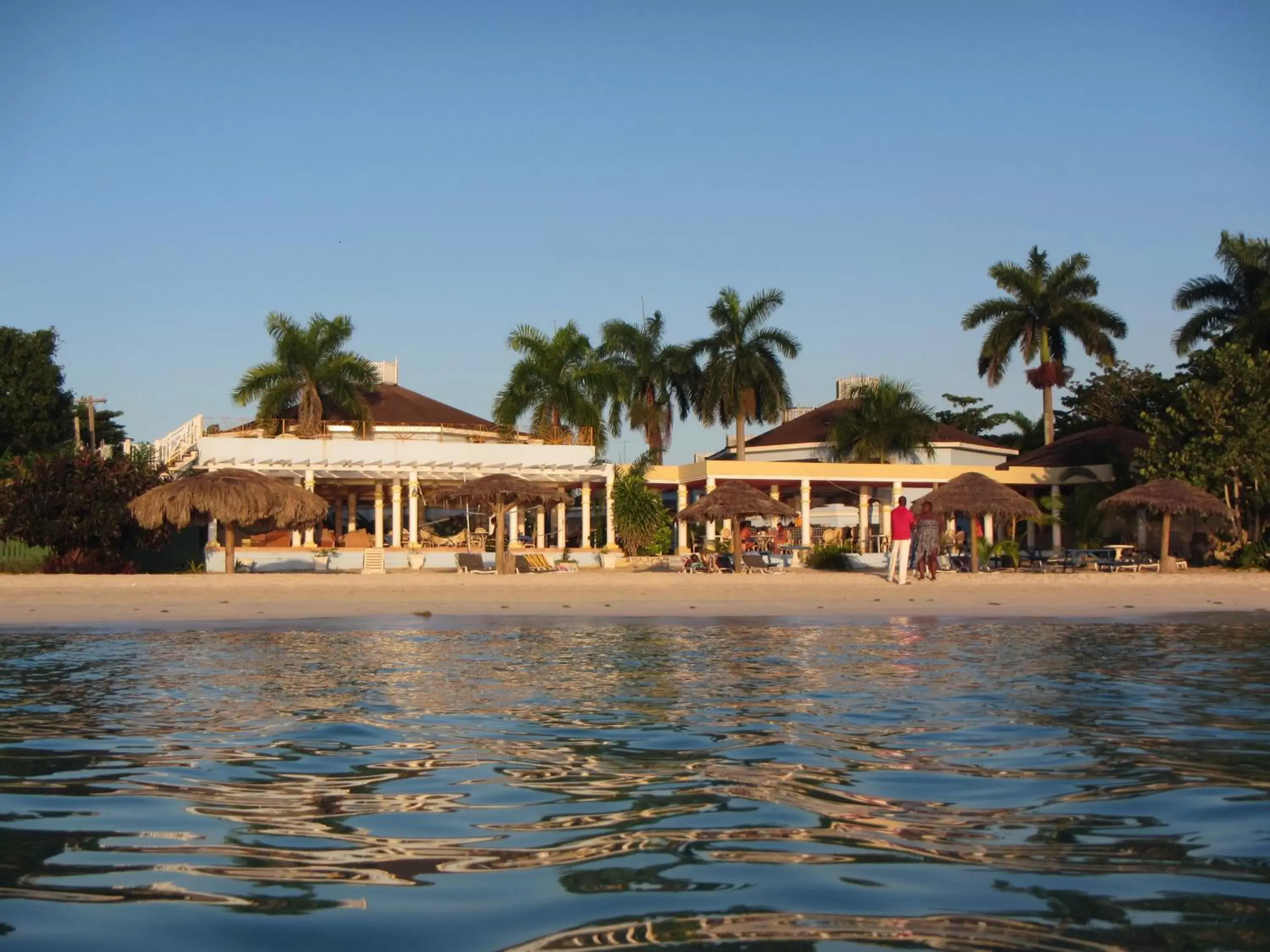 Beach in Beachcomber Club Resort