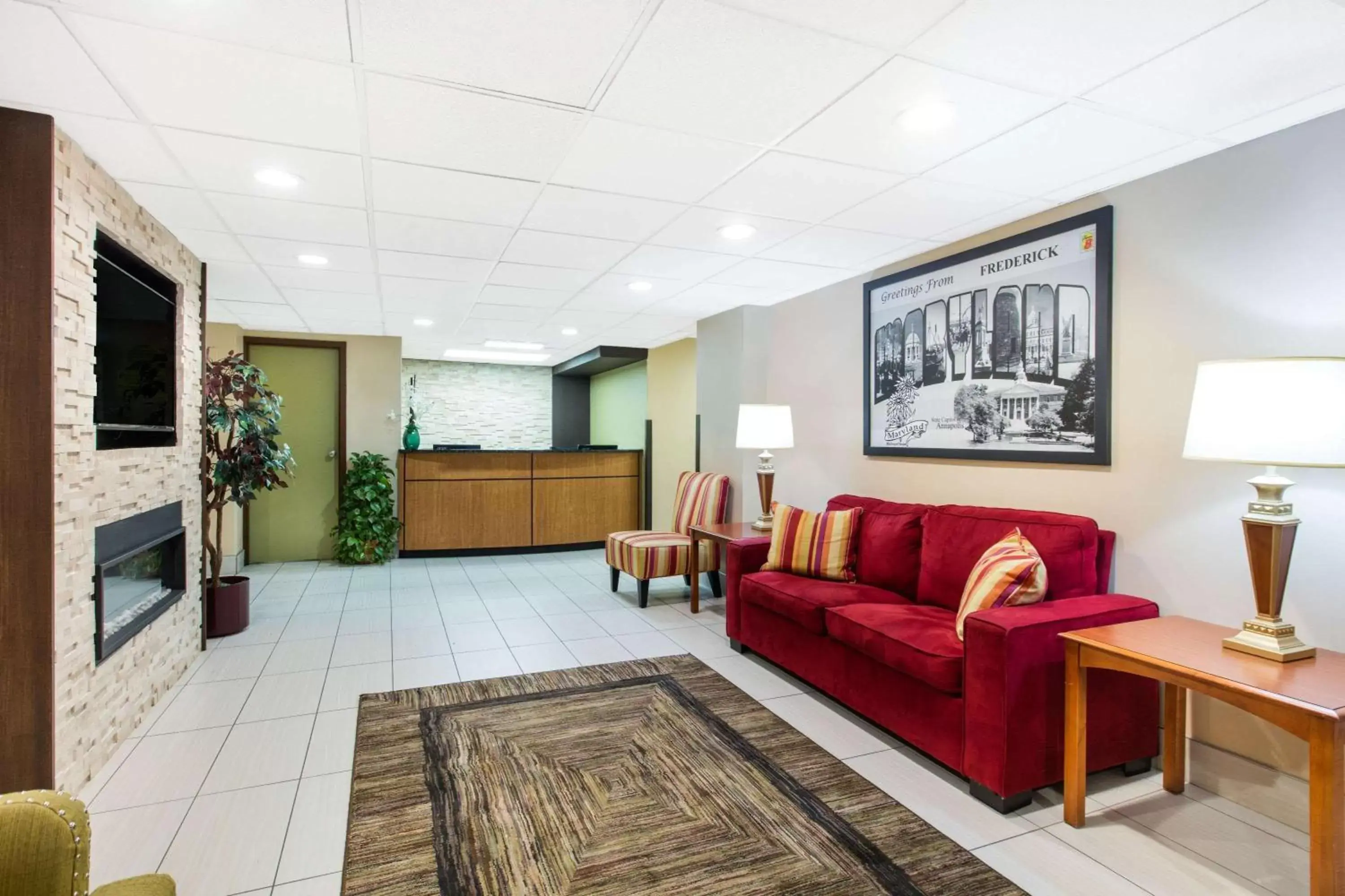 Lobby or reception in Super 8 by Wyndham Frederick