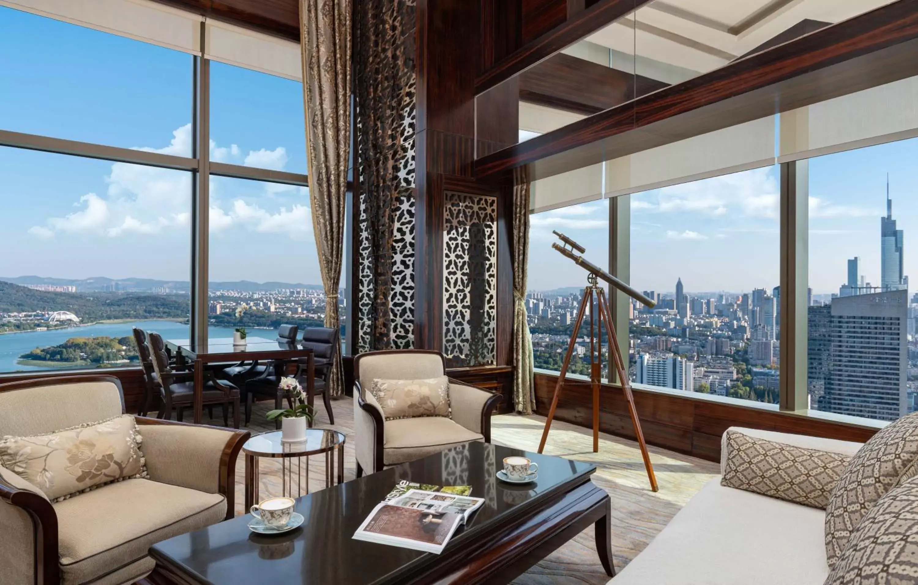 Lounge or bar, Mountain View in Shangri-La Nanjing