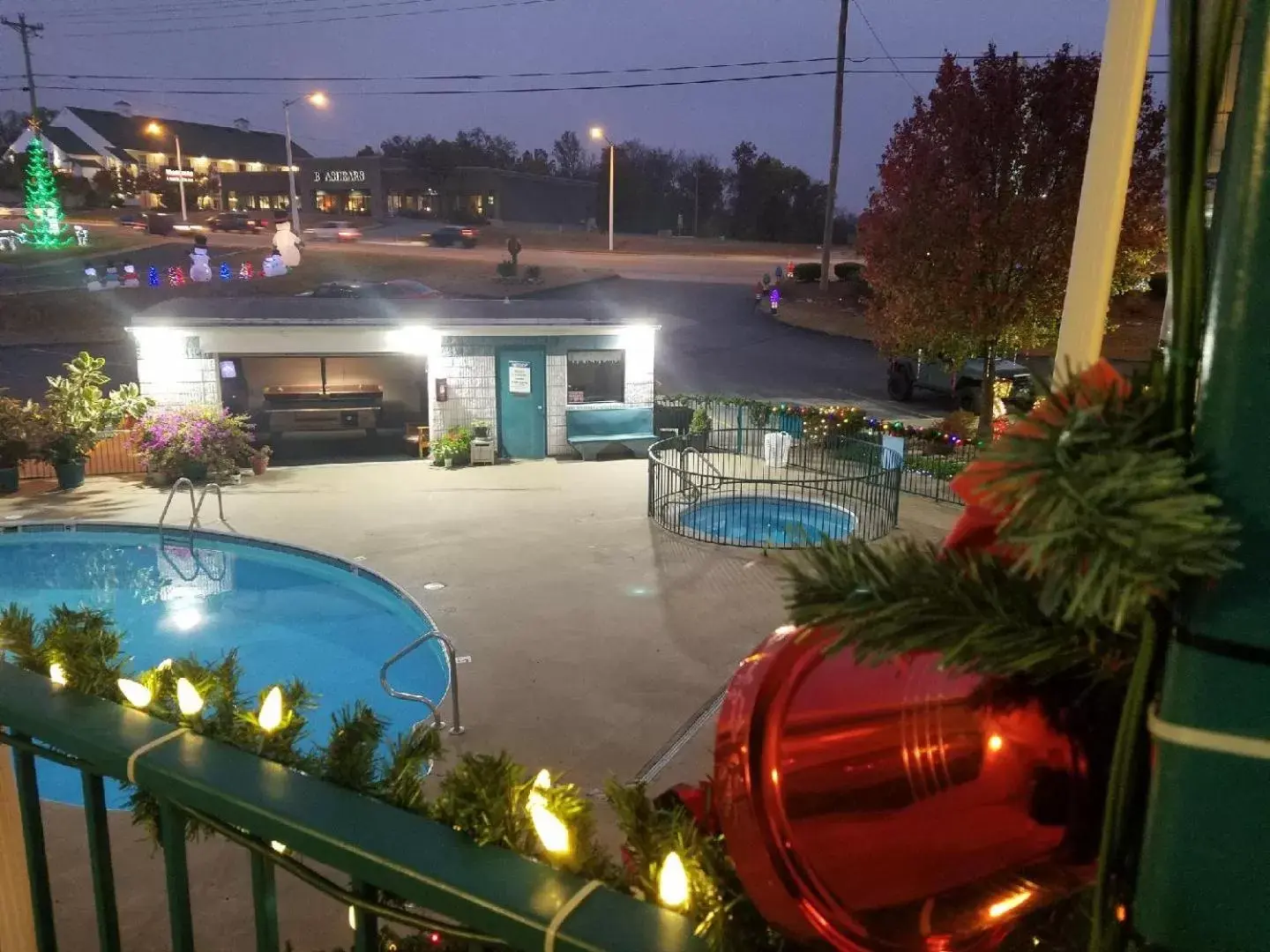 Swimming pool, Pool View in Ozark Valley Inn