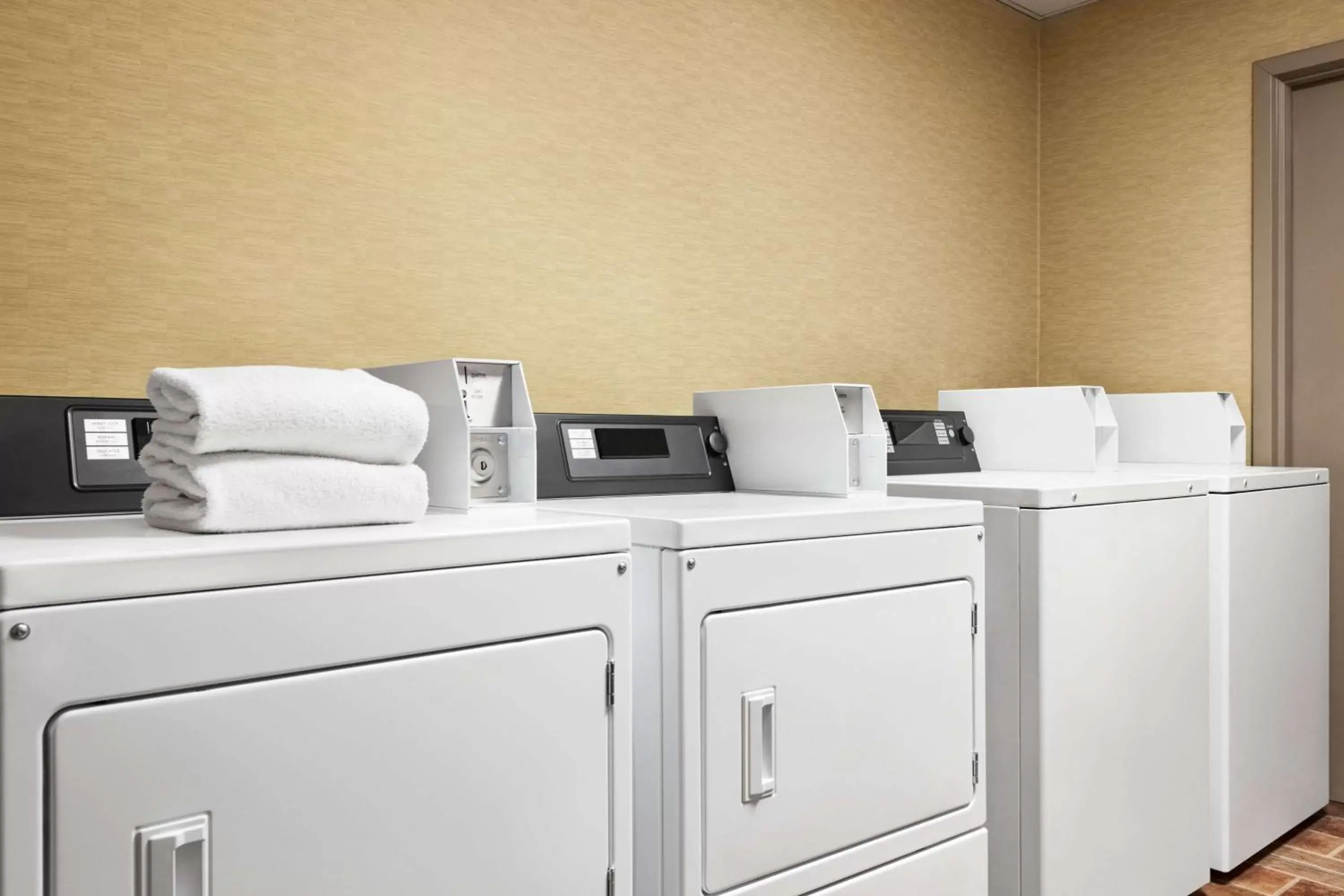 laundry in Wyndham Garden Totowa