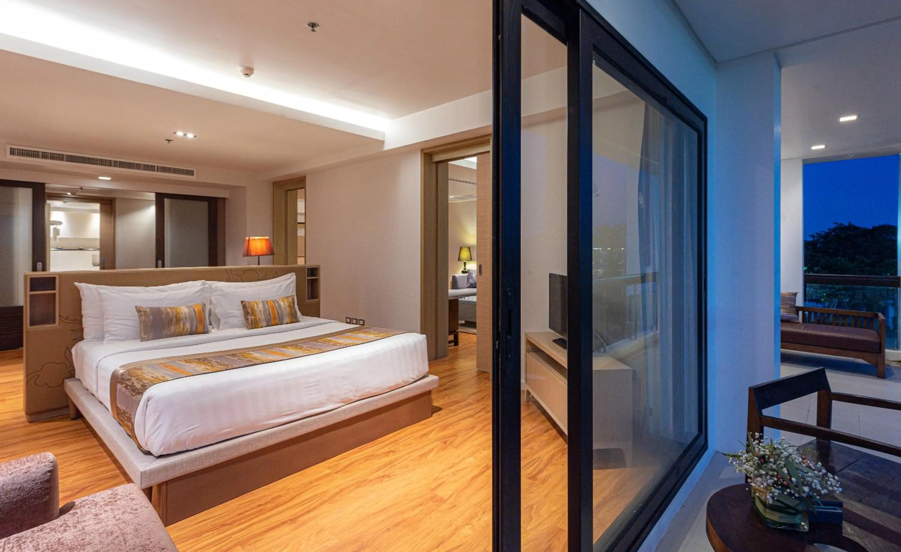 Bedroom, Bed in Summit Windmill Golf Suite Hotel at Suvarnabhumi