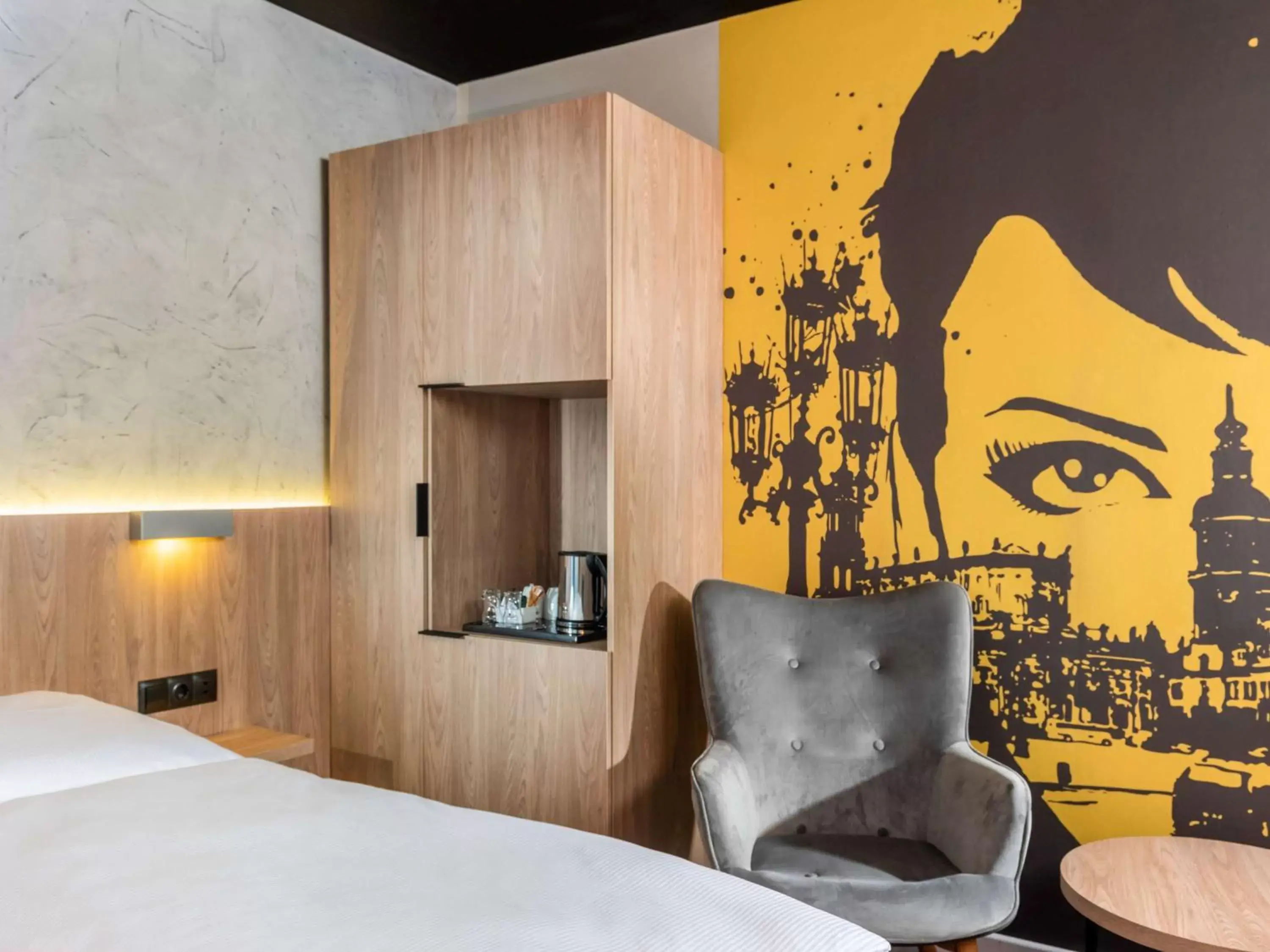 Photo of the whole room, Bed in ibis Styles Dresden Neustadt Photo of the whole room, Bed in ibis Styles Dresden Neustadt