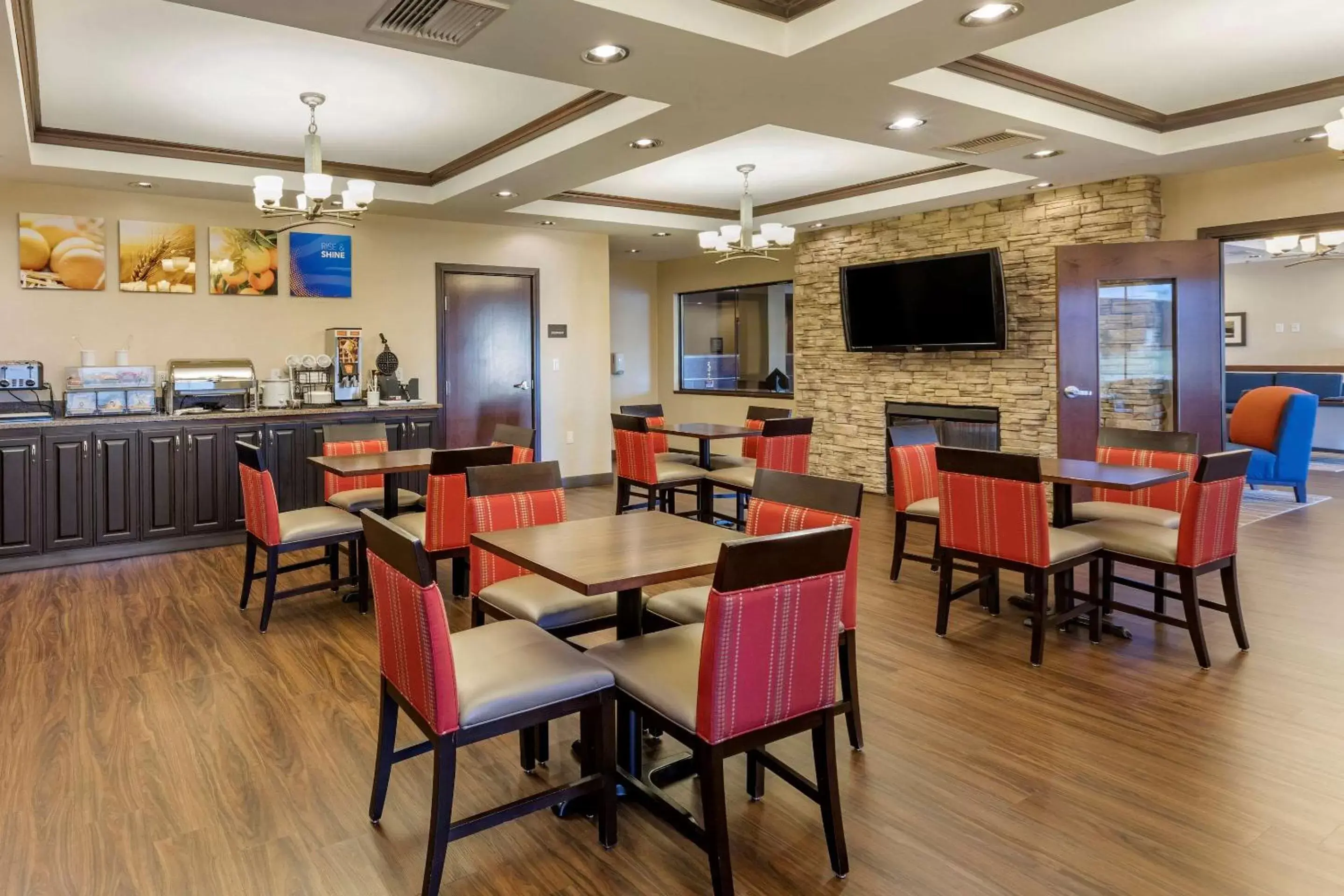 Restaurant/Places to Eat in Comfort Inn & Suites Russellville I-40