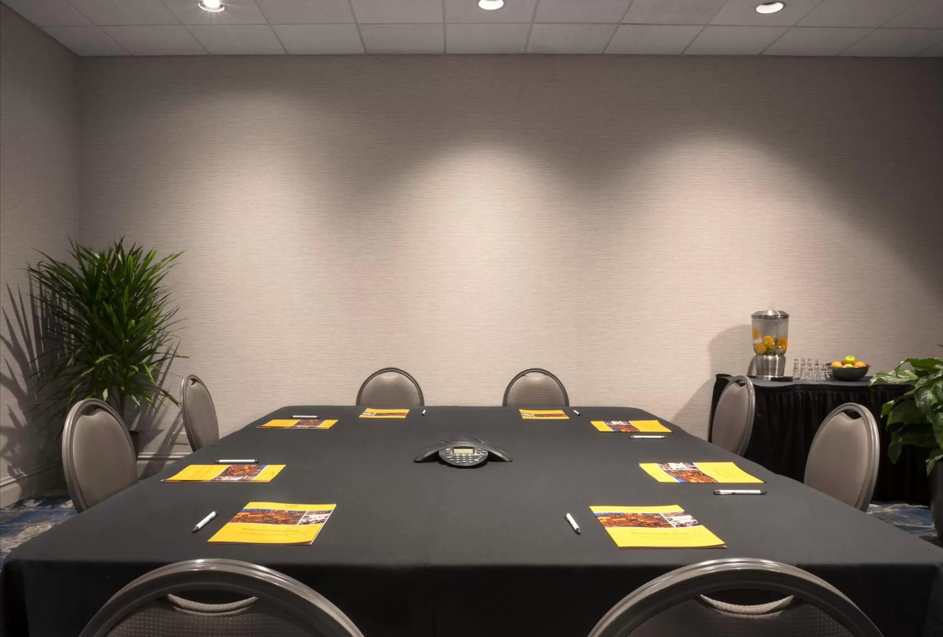 Meeting/conference room in voco - Chicago Downtown, an IHG Hotel