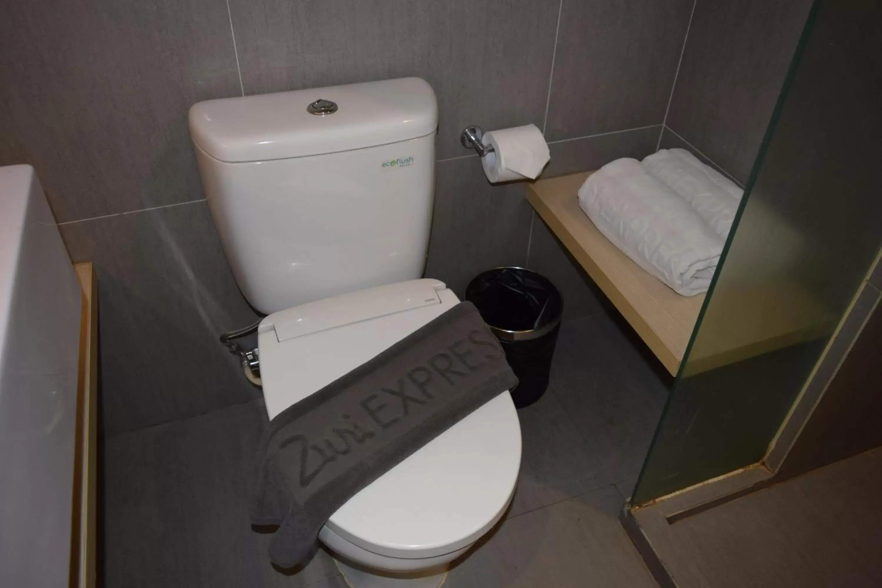 Bathroom in Zuri Express Mangga Dua