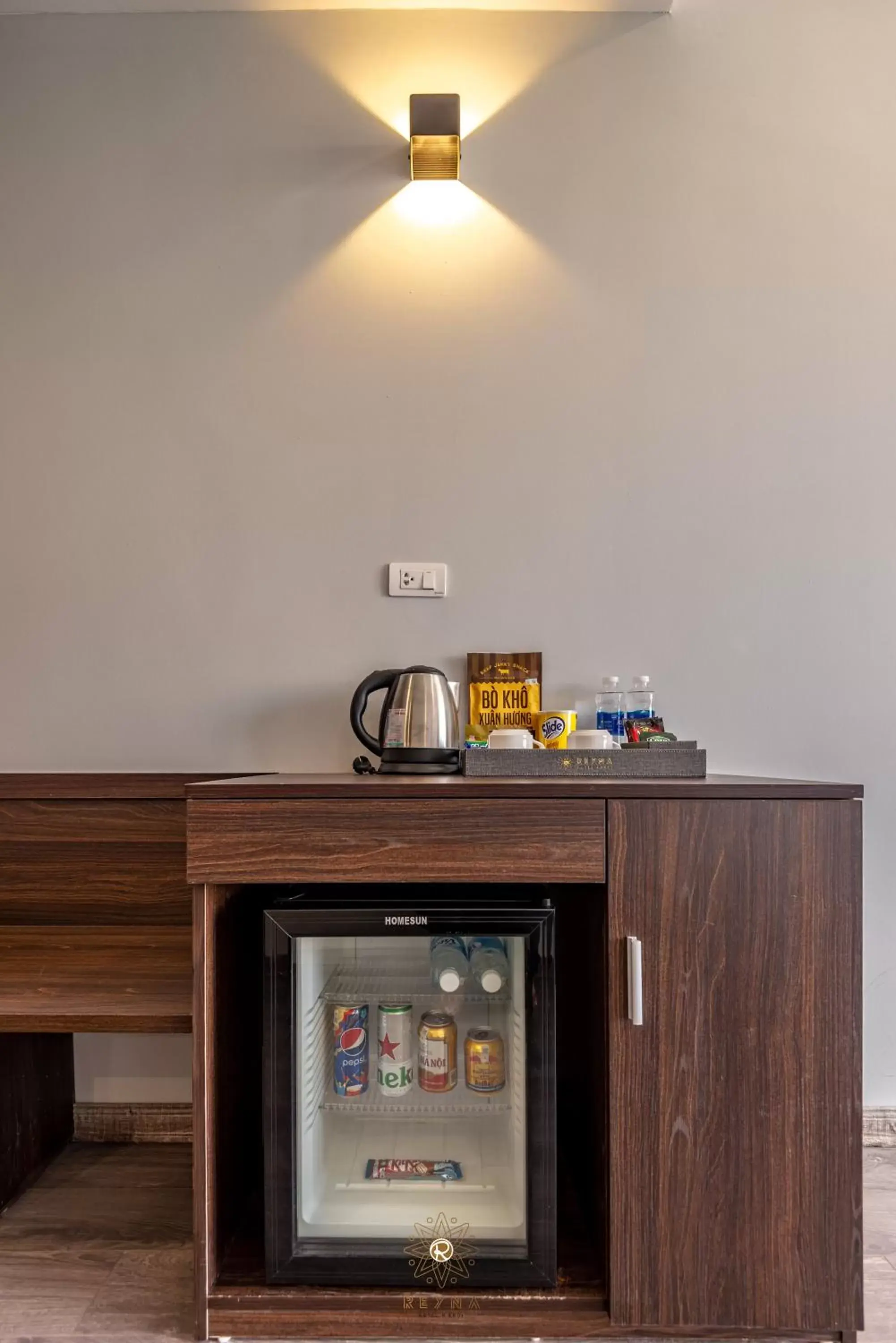 Coffee/tea facilities, Kitchen/Kitchenette in Reyna Hotel Hanoi & Spa