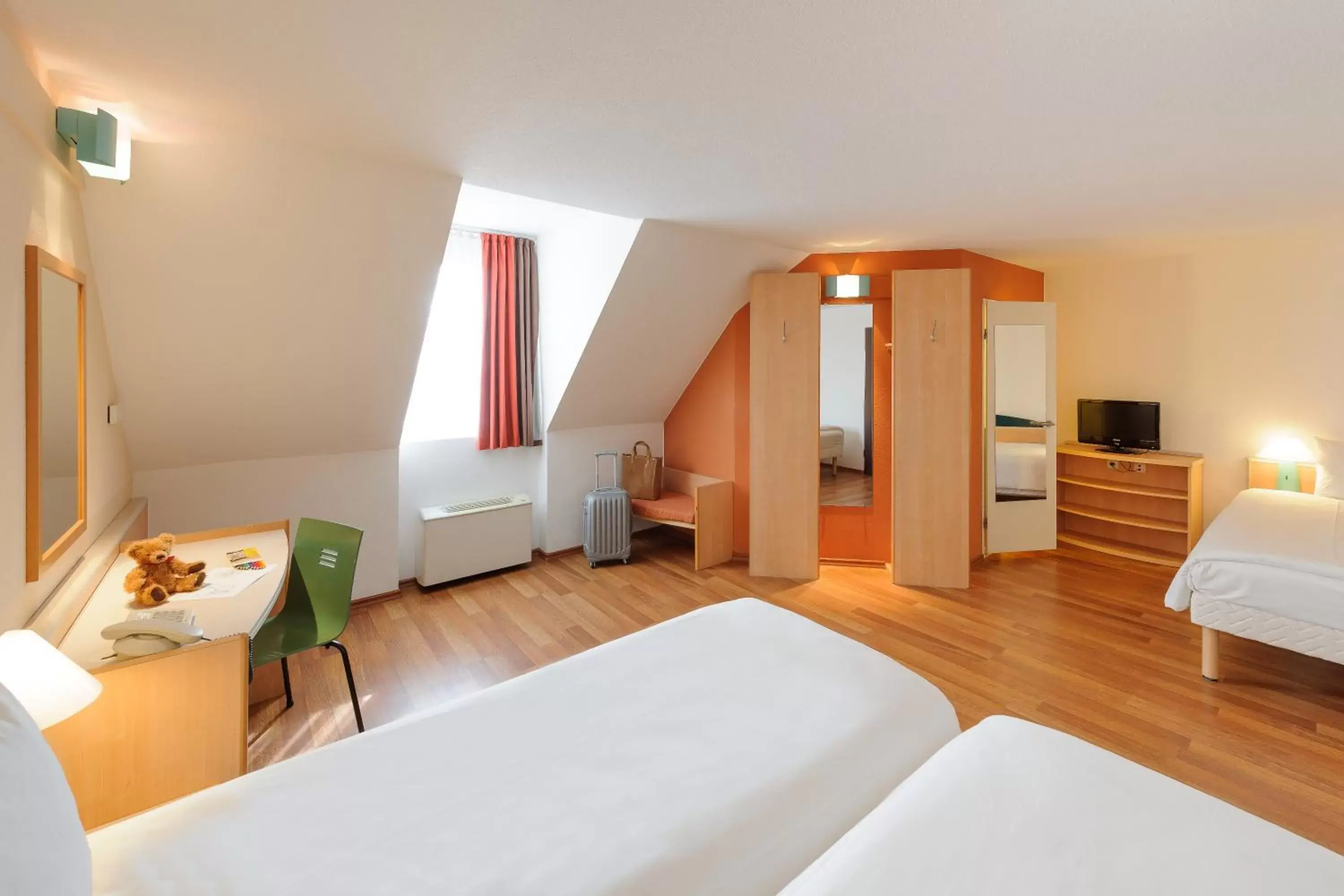 Photo of the whole room, Bed in ibis Bamberg Altstadt