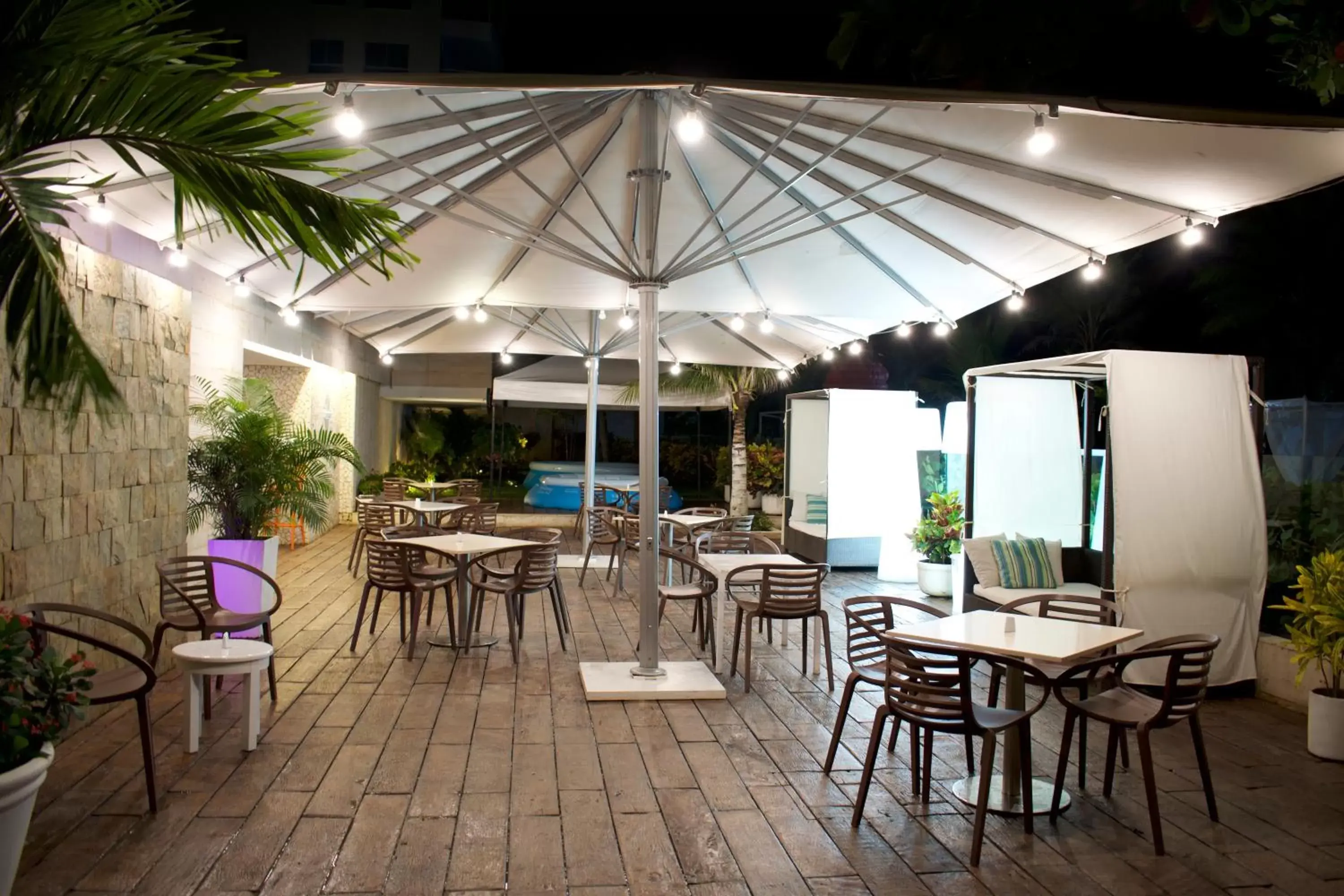 Lounge or bar, Restaurant/Places to Eat in Radisson Cartagena Ocean Pavillion Hotel