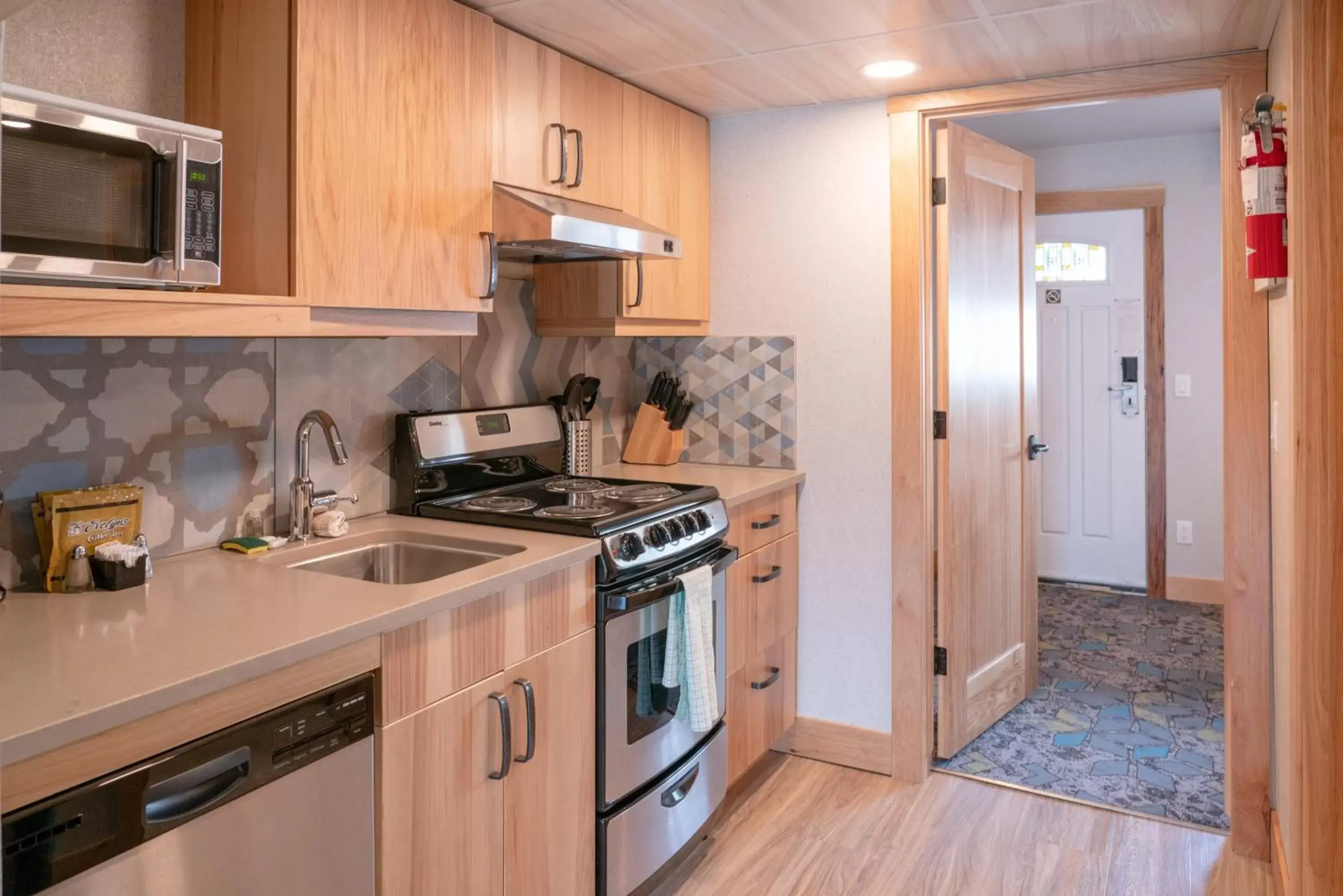 Kitchen or kitchenette, Kitchen/Kitchenette in Tunnel Mountain Resort