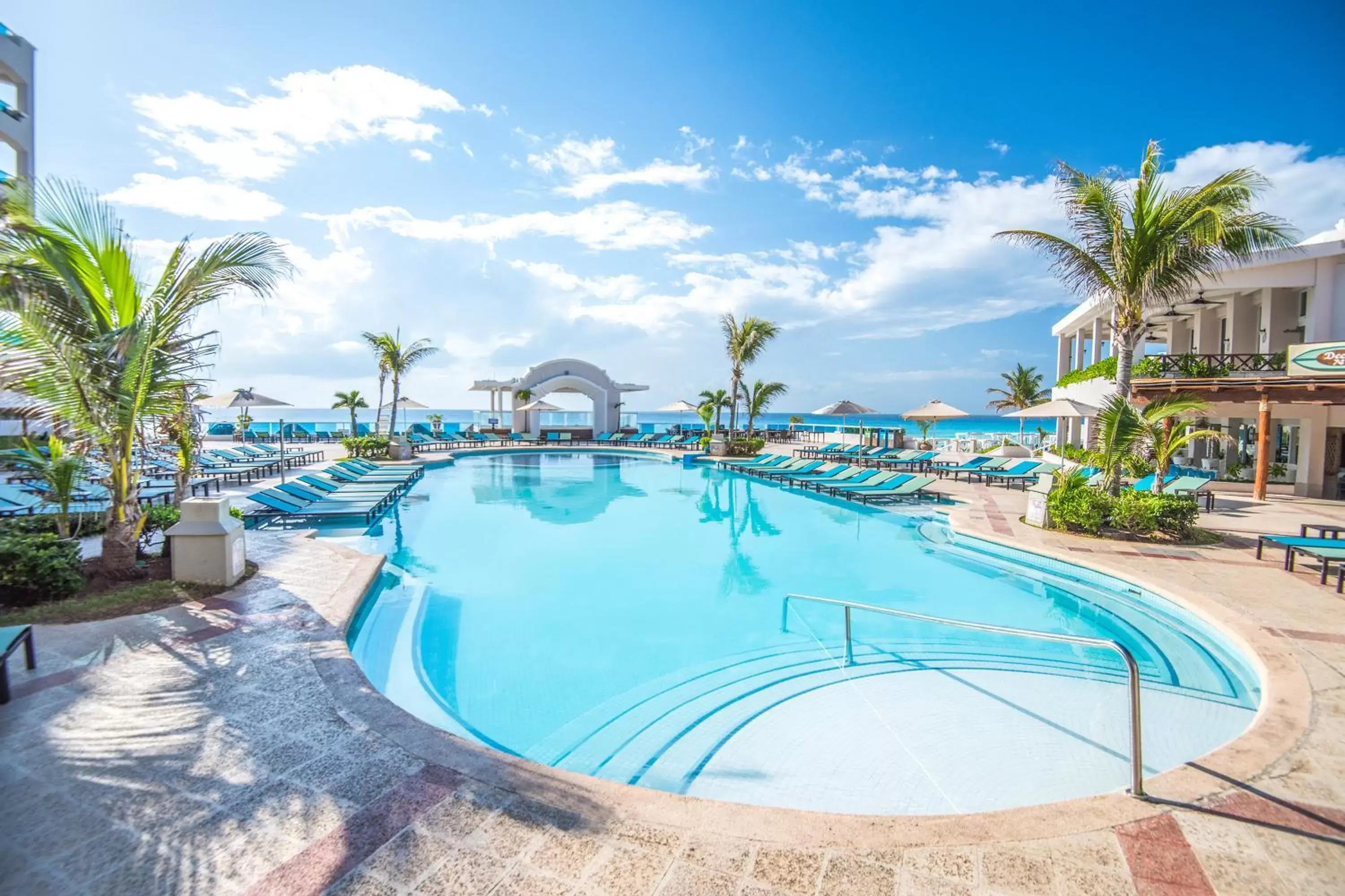Pool view, Swimming Pool in Wyndham Alltra Cancun All Inclusive Resort