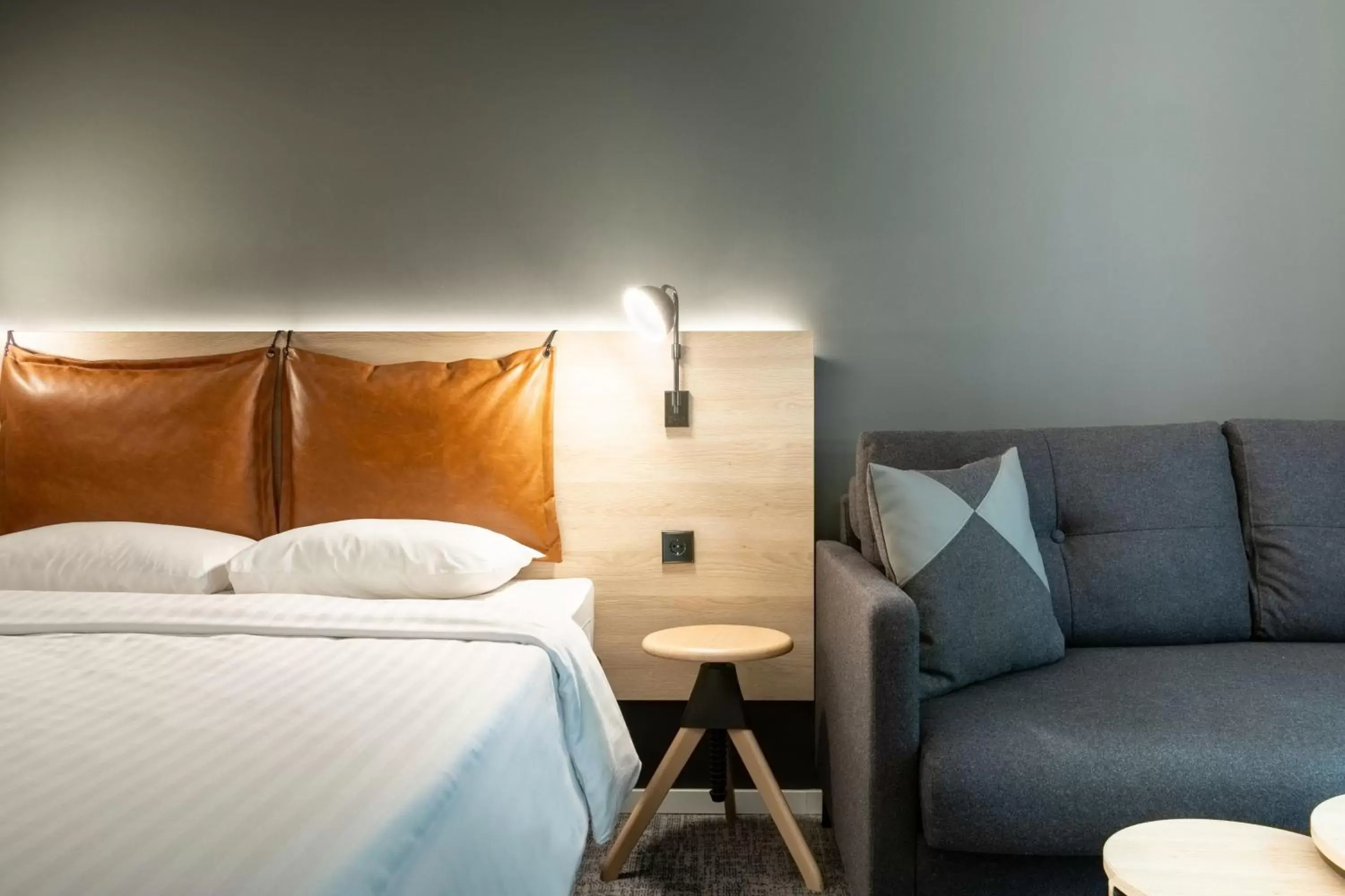 Photo of the whole room, Bed in Moxy Essen City