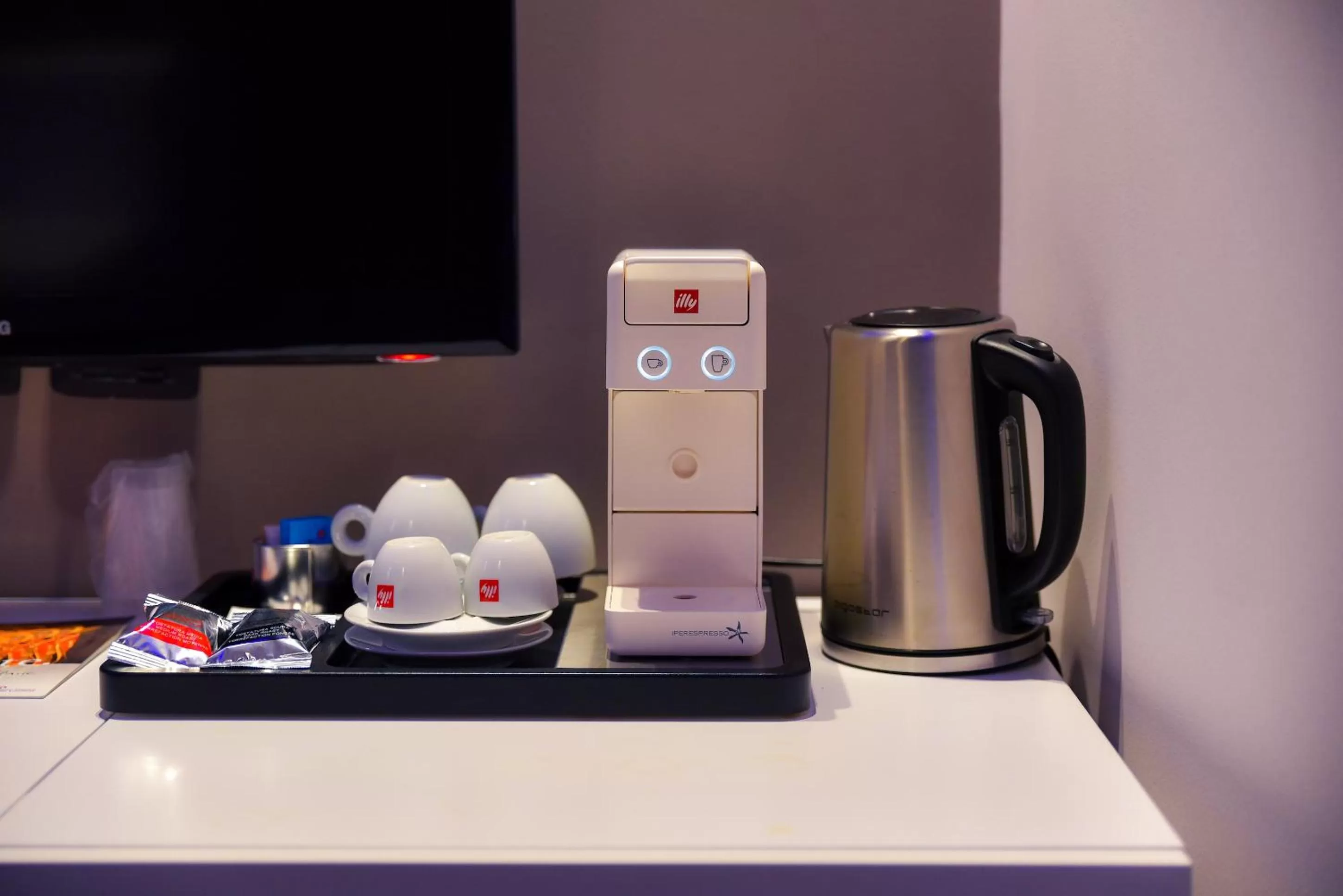 TV and multimedia in Le Camp Suite & Spa