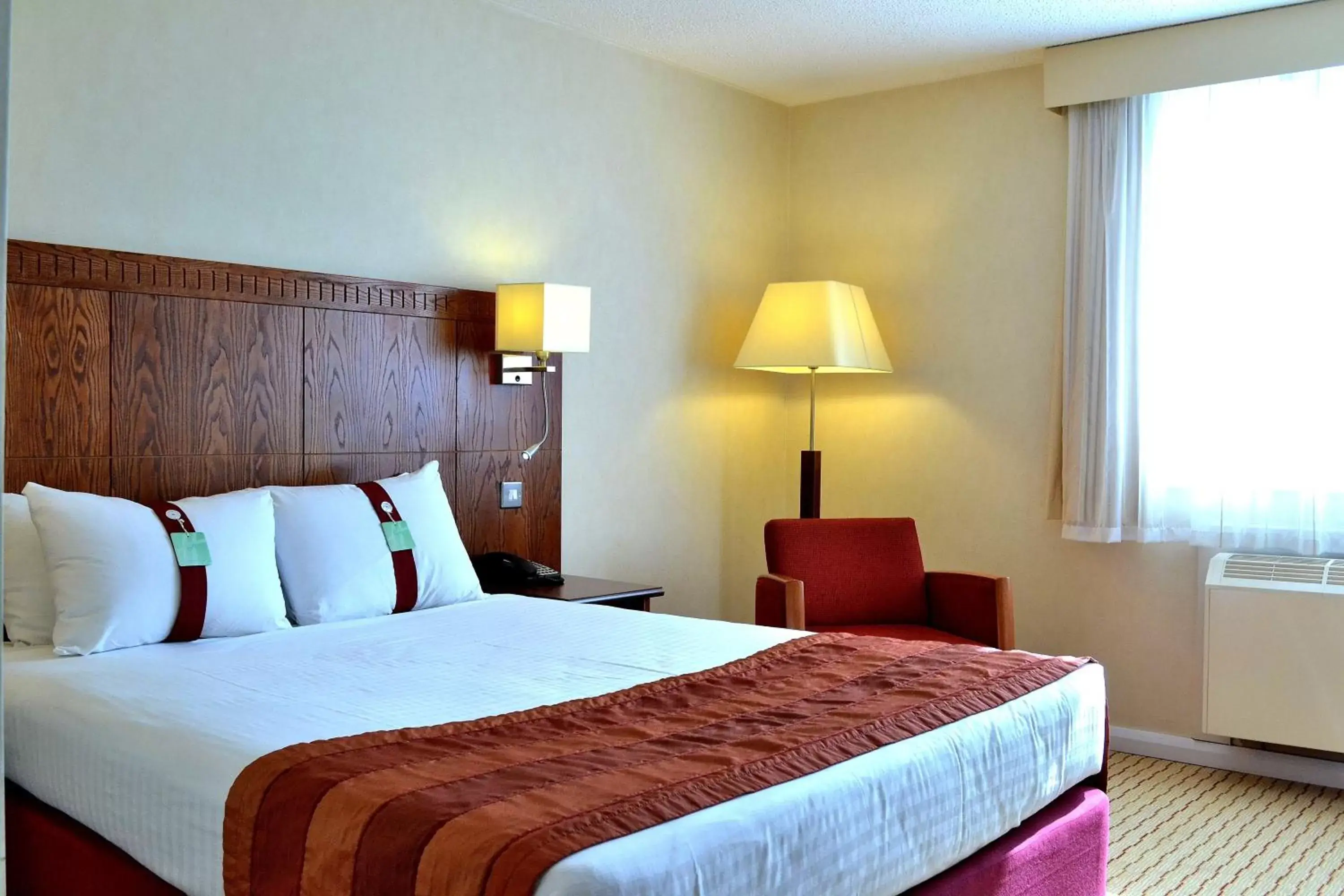 Photo of the whole room, Bed in Holiday Inn Northampton, an IHG Hotel
