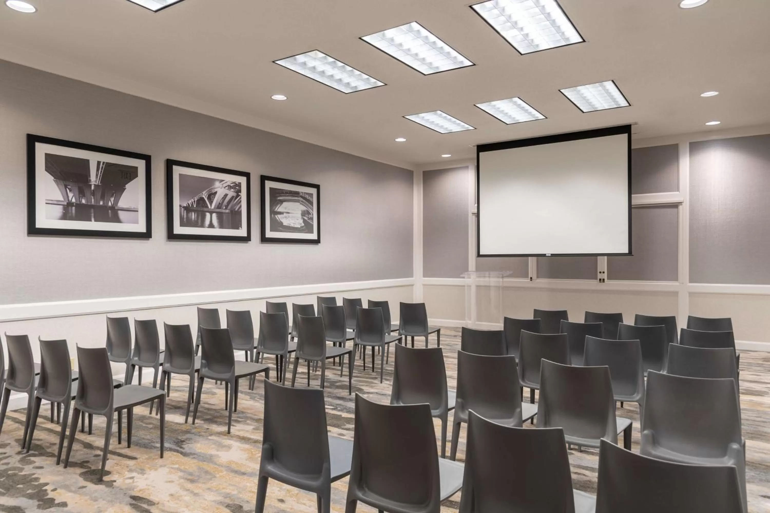 Meeting/conference room in Hilton Alexandria Mark Center