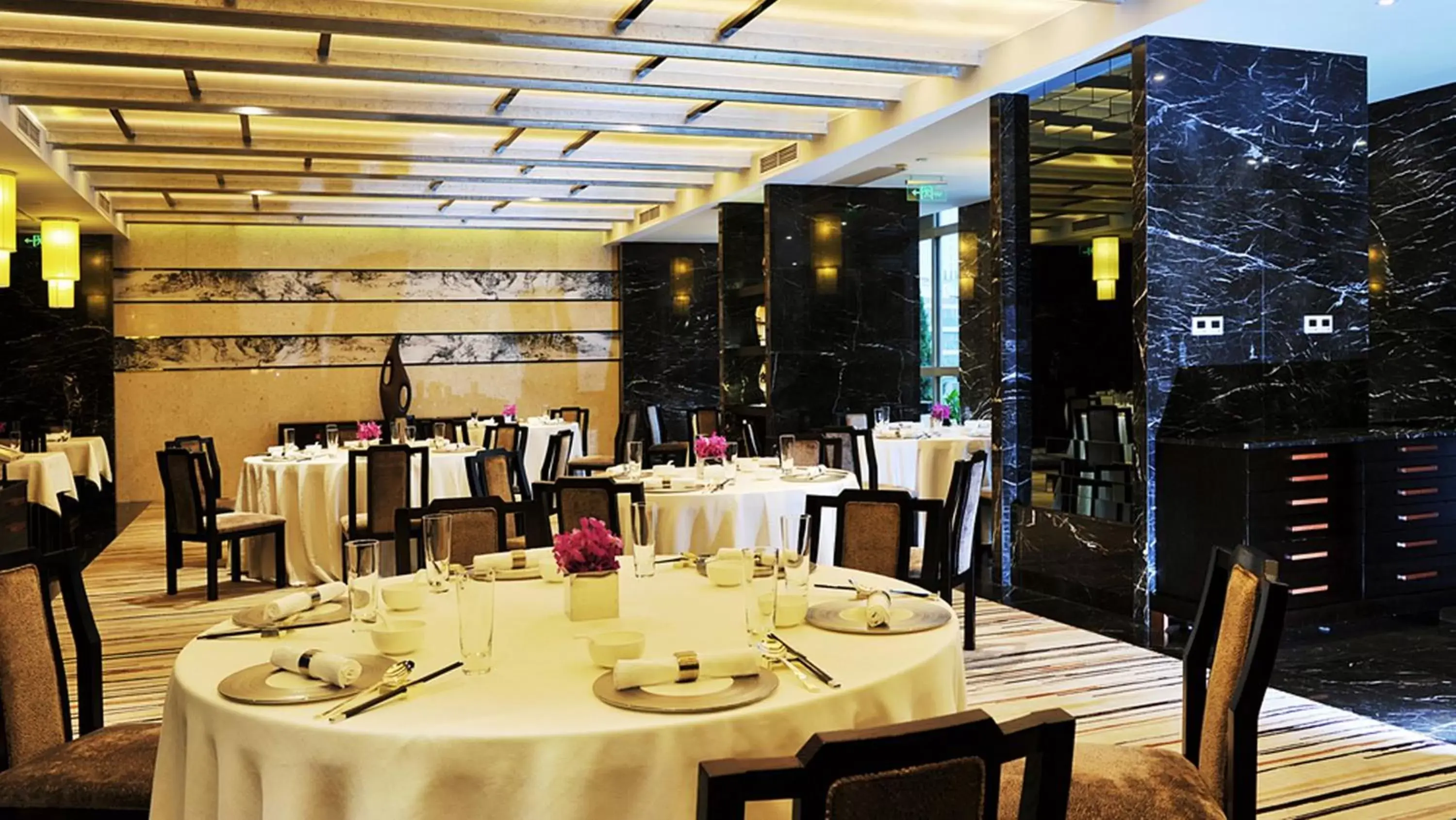 Restaurant/Places to Eat in InterContinental Shanghai Pudong, an IHG Hotel