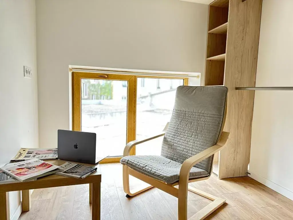 Seating Area in "Silk & Suites" City Center