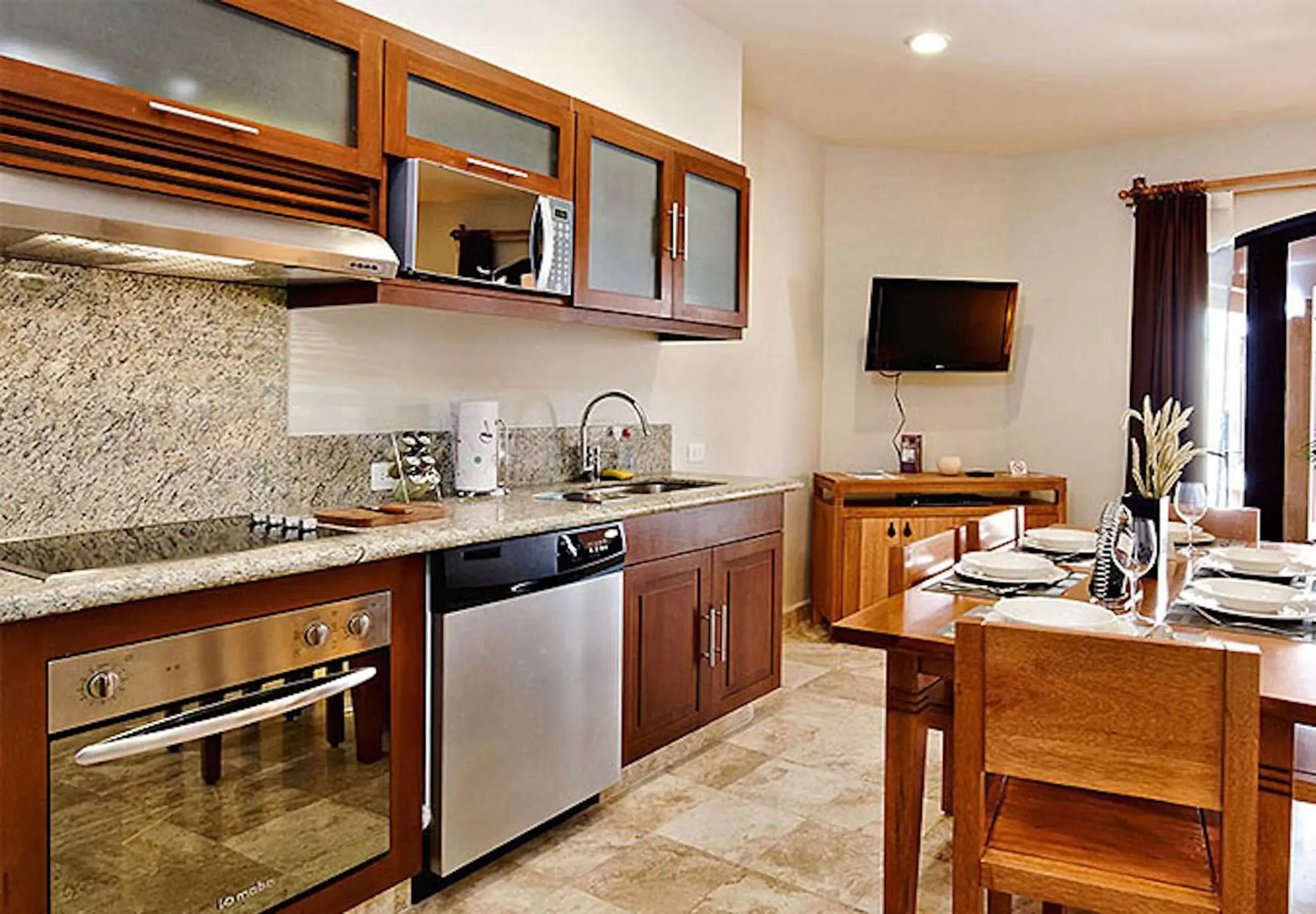 Dining area, Kitchen/Kitchenette in Acanto Hotel Playa del Carmen, Trademark Collection by Wyndham