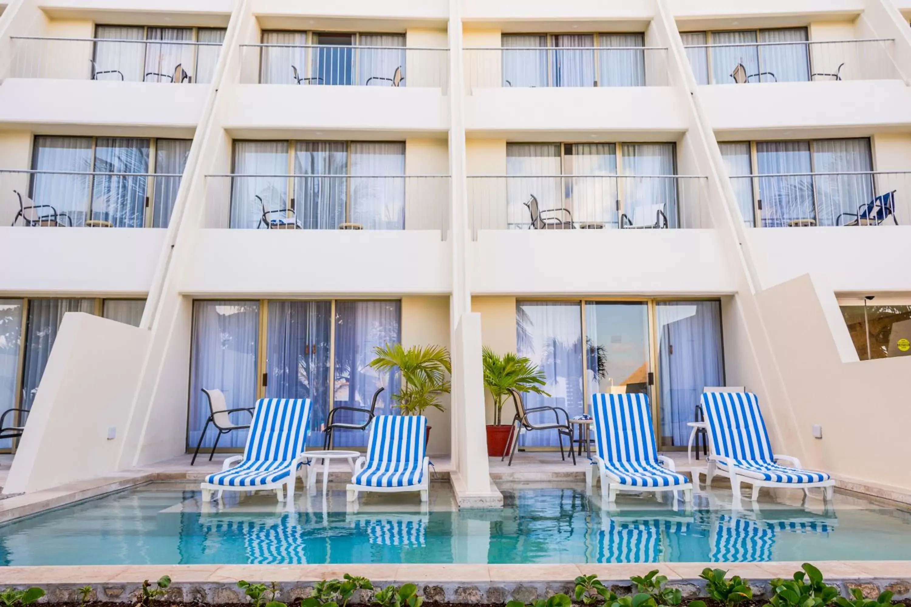 Swimming pool, Property Building in Grand Park Royal Cancun