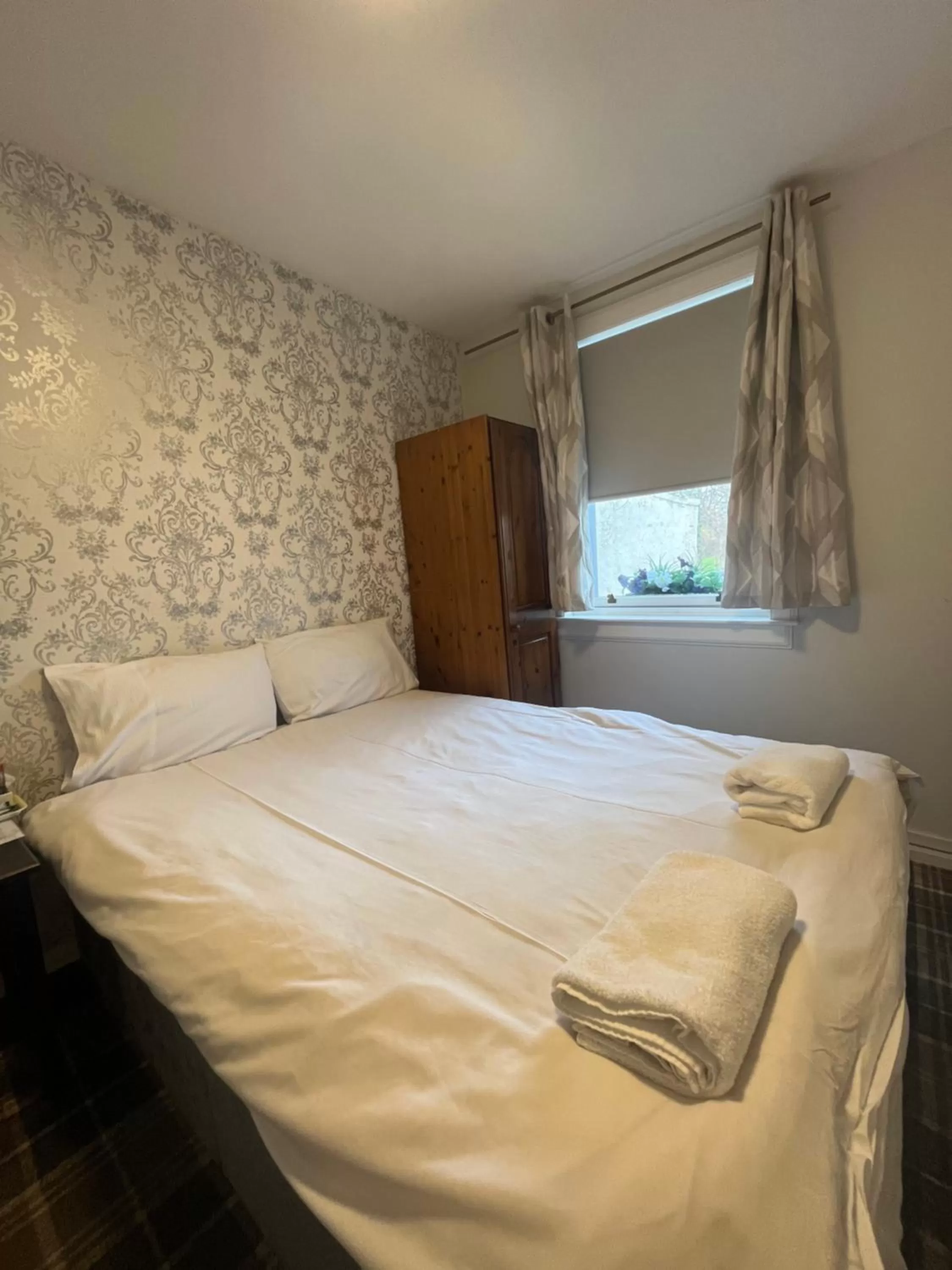 Bedroom, Bed in Park View Rooms