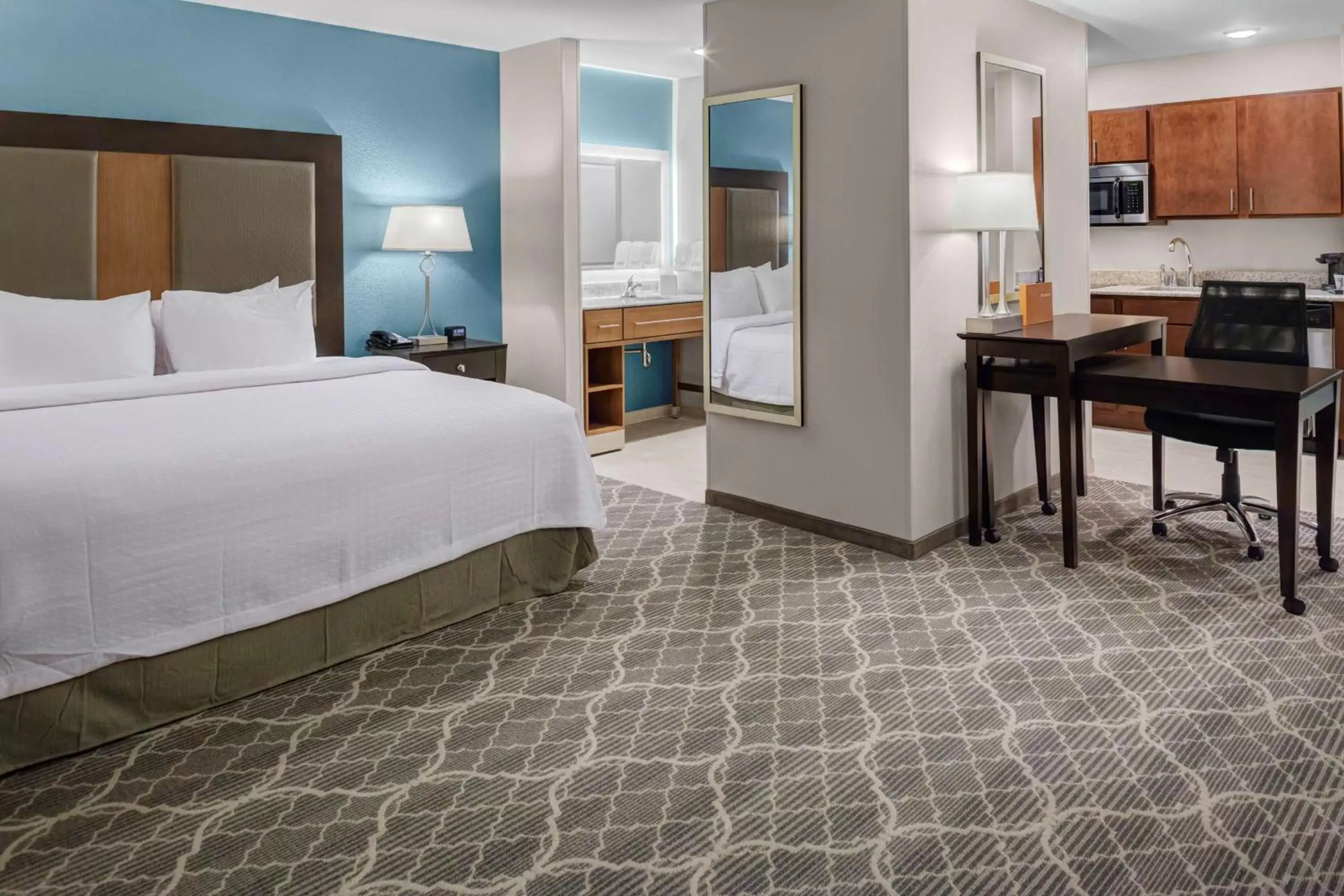 Bedroom, Bed in Homewood Suites By Hilton Wauwatosa Milwaukee