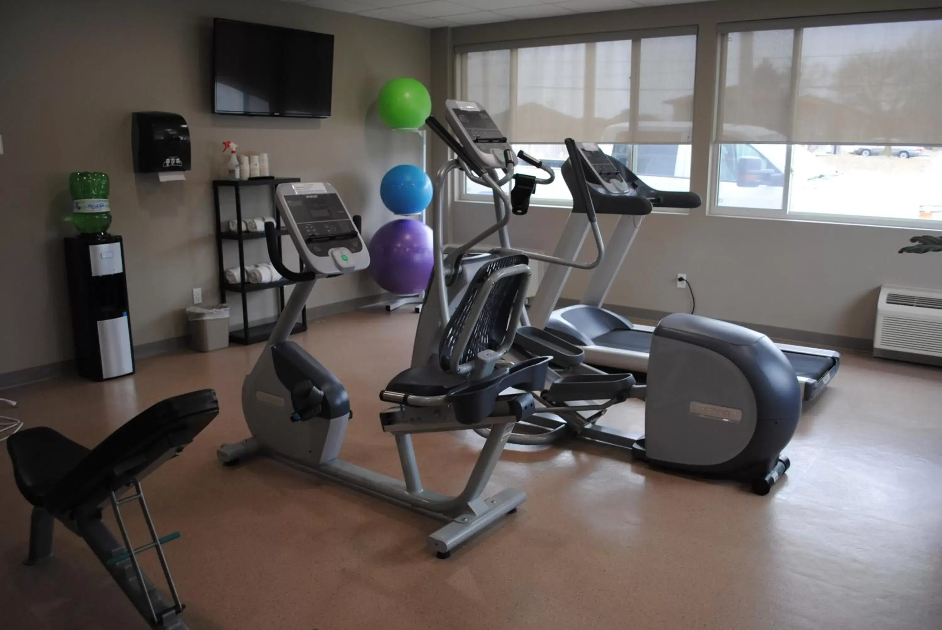 Fitness Center/Facilities in Days Inn & Suites by Wyndham Lindsay