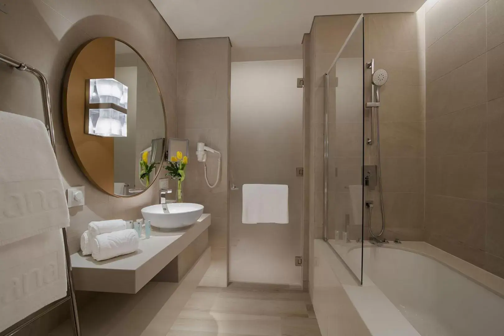 Bathroom in Al Bandar Rotana – Dubai Creek
