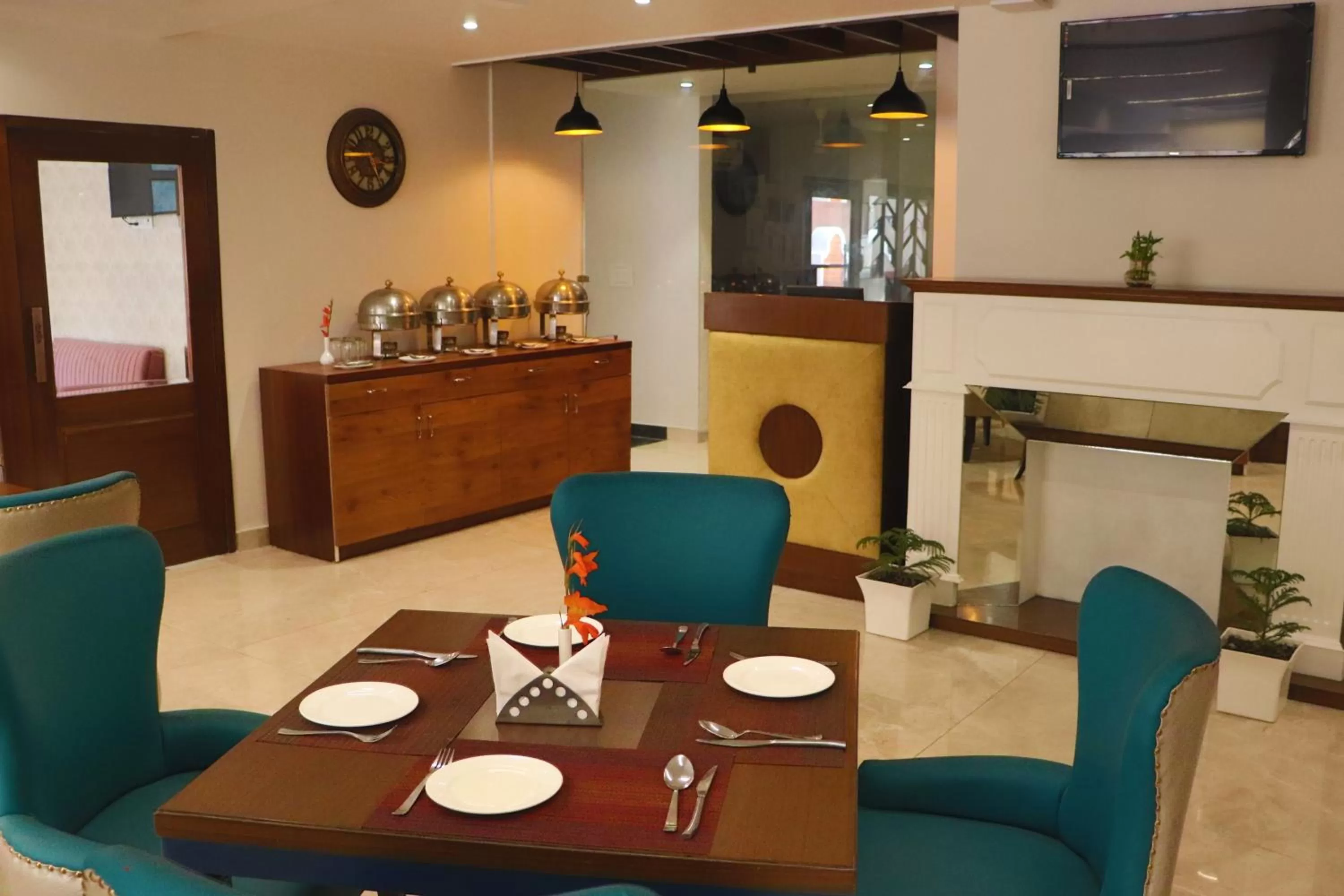 Restaurant/Places to Eat in Hotel Green One Earth