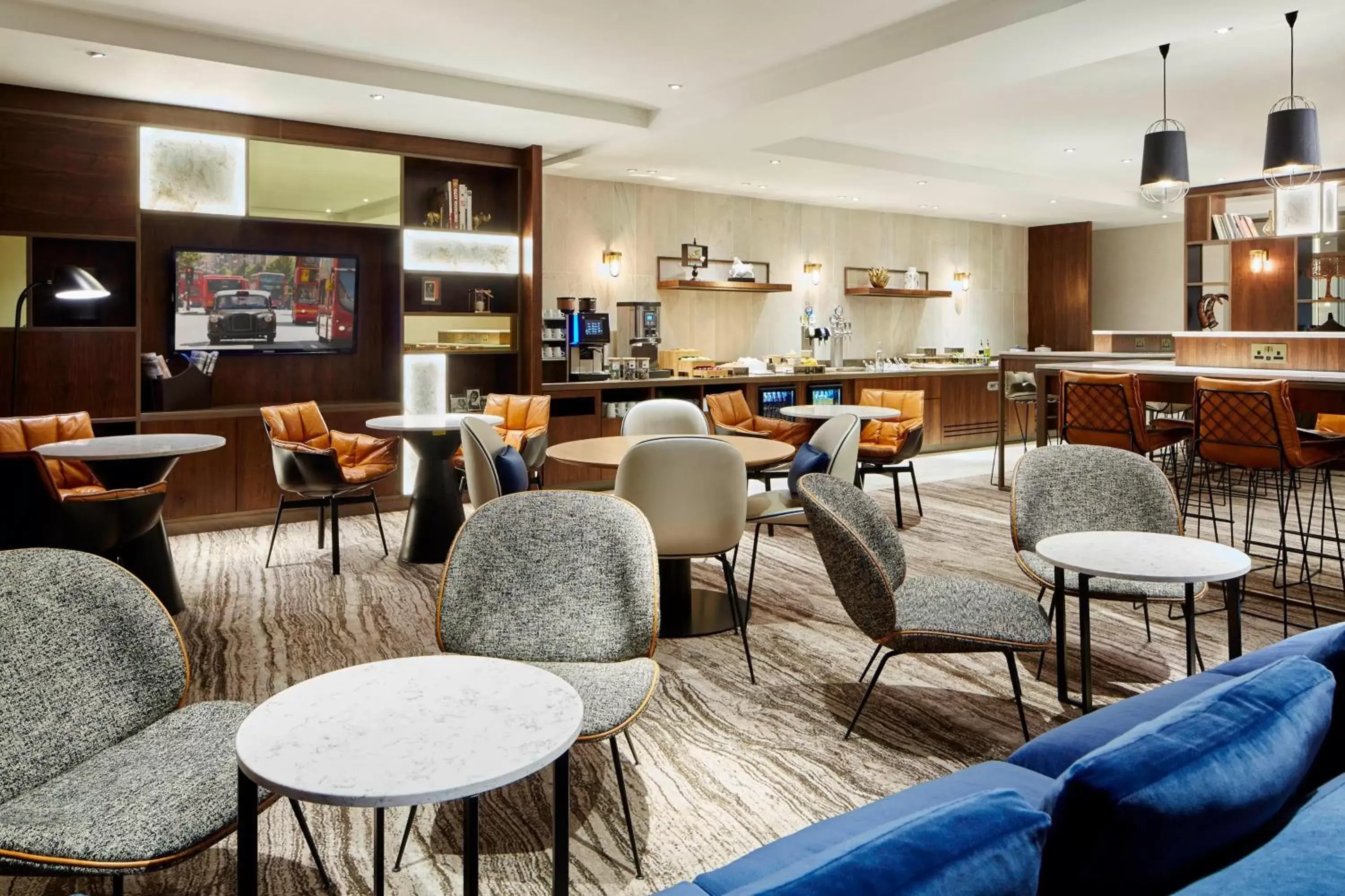 Lounge or bar, Restaurant/Places to Eat in London Marriott Hotel Regents Park