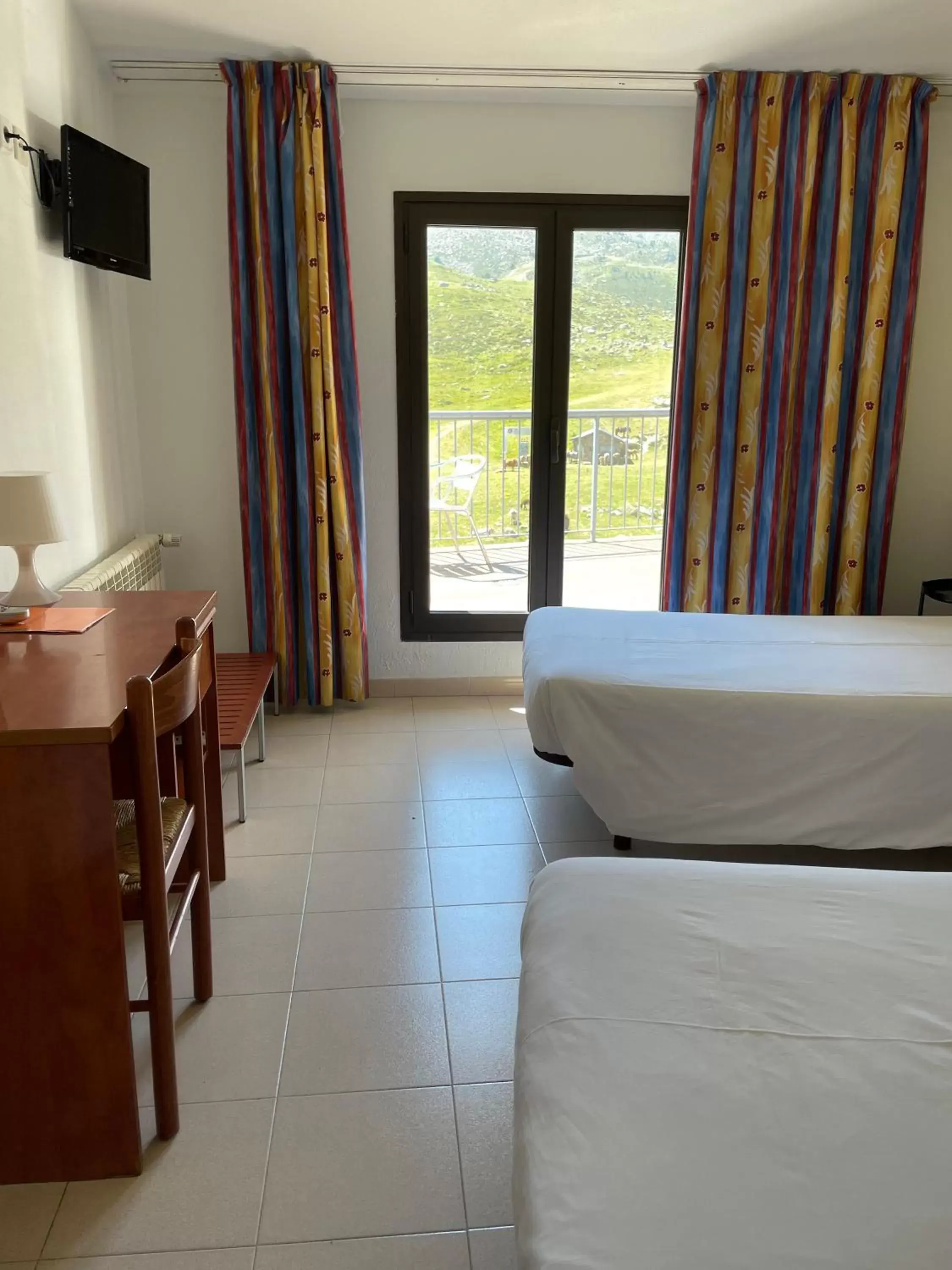 Bedroom, Bed in Hotel Cims Pas de La Casa Bedroom, Bed in Hotel Cims Pas de La Casa