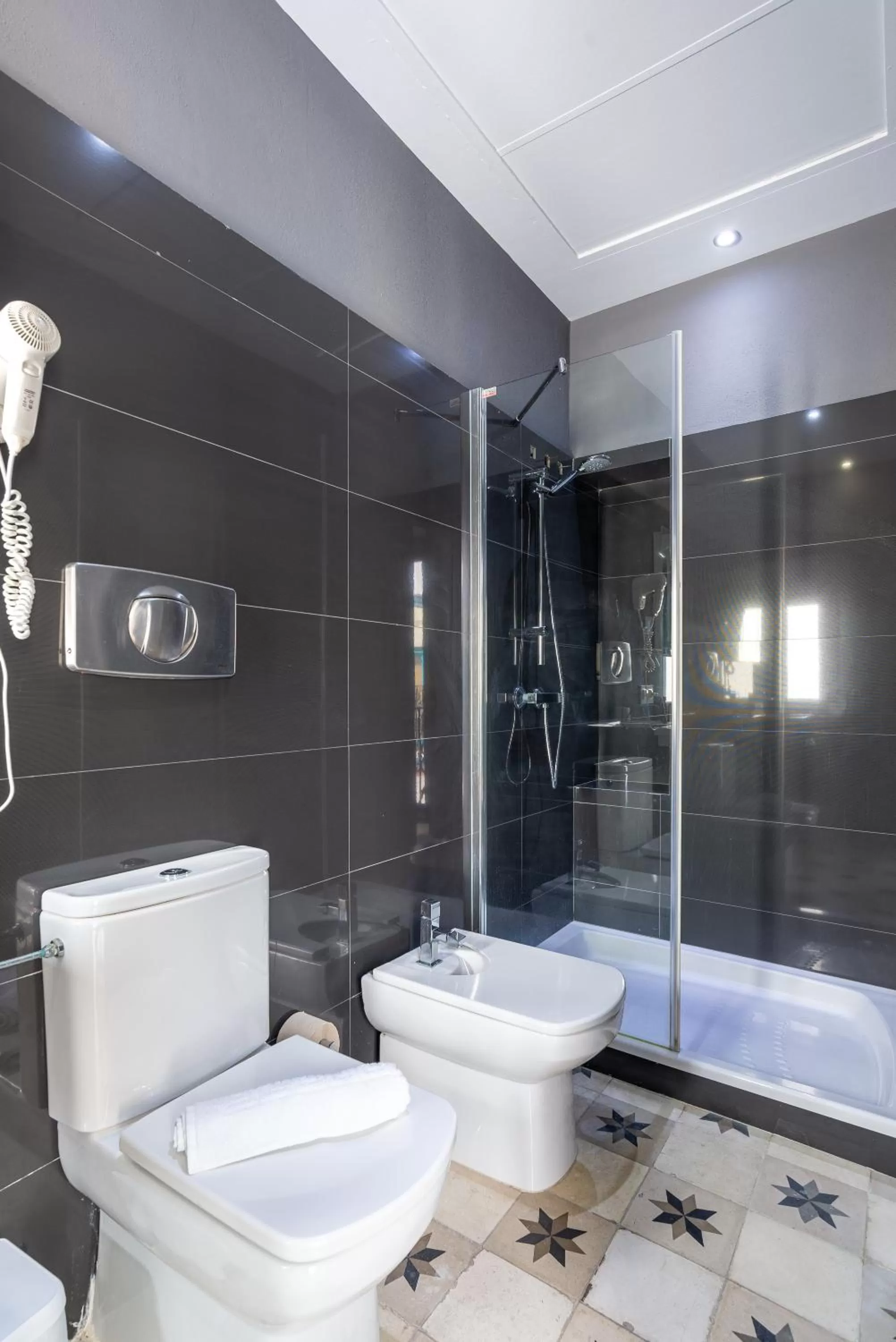 Shower in Hotel Albaicín