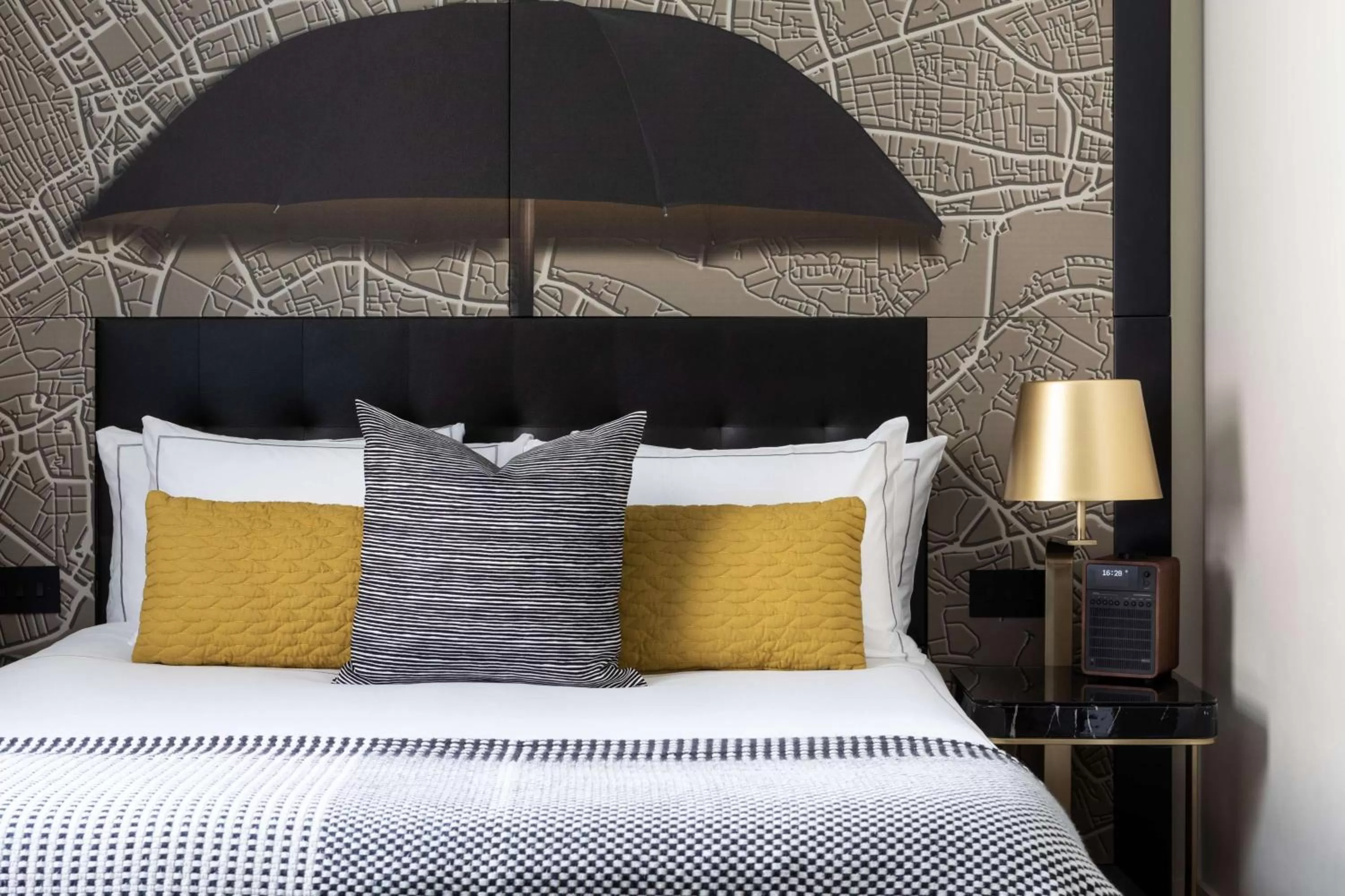 Photo of the whole room, Bed in Holmes Hotel London