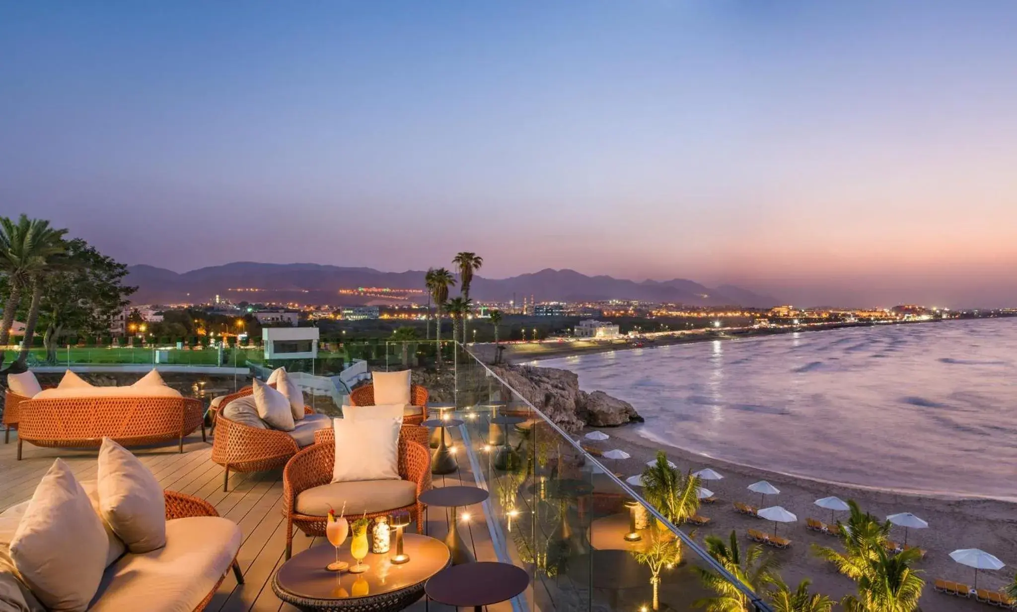 Lounge or bar in Crowne Plaza Muscat by IHG Lounge or bar in Crowne Plaza Muscat by IHG