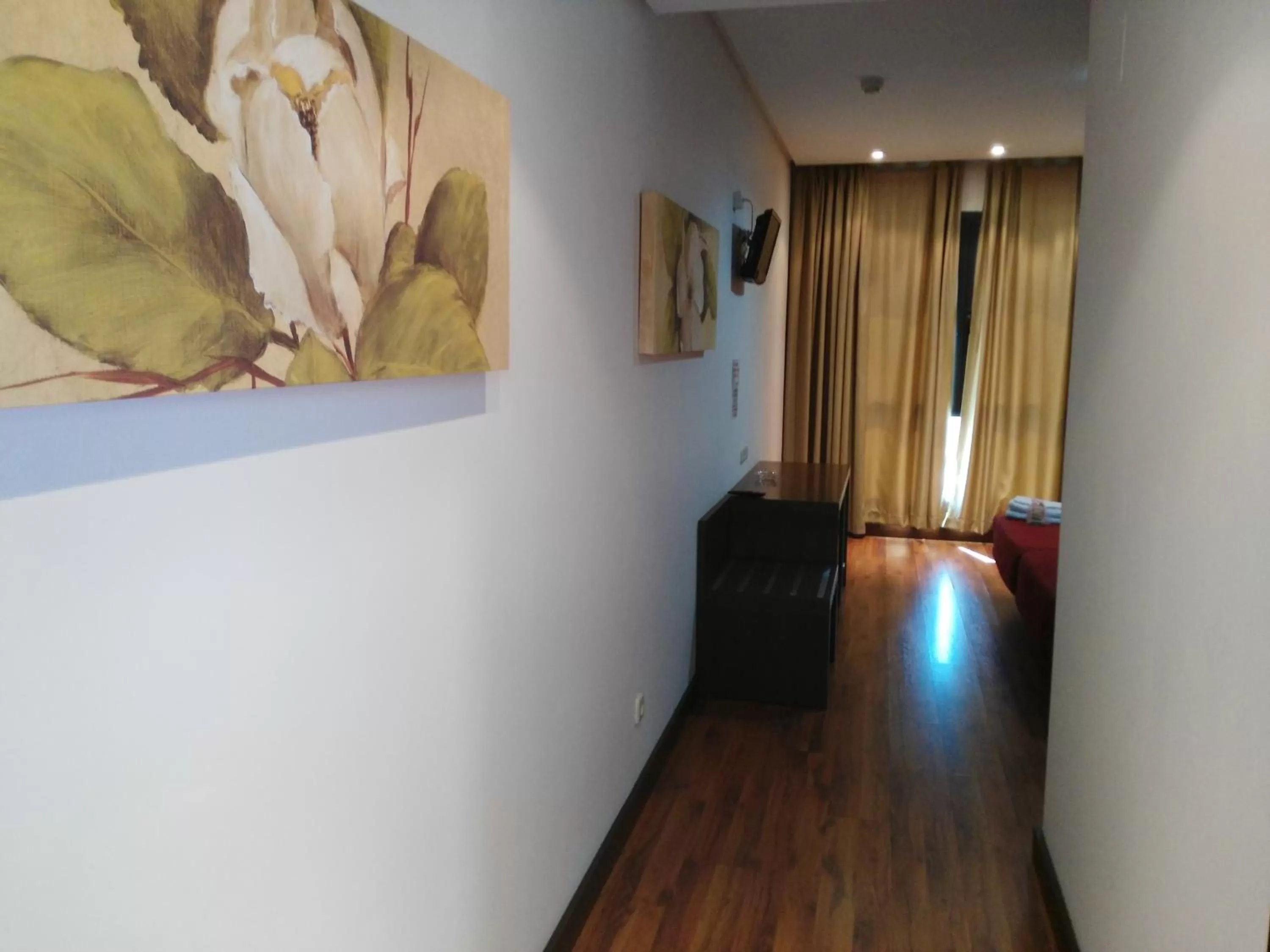 Photo of the whole room, TV/Entertainment Center in Hotel La Cantueña