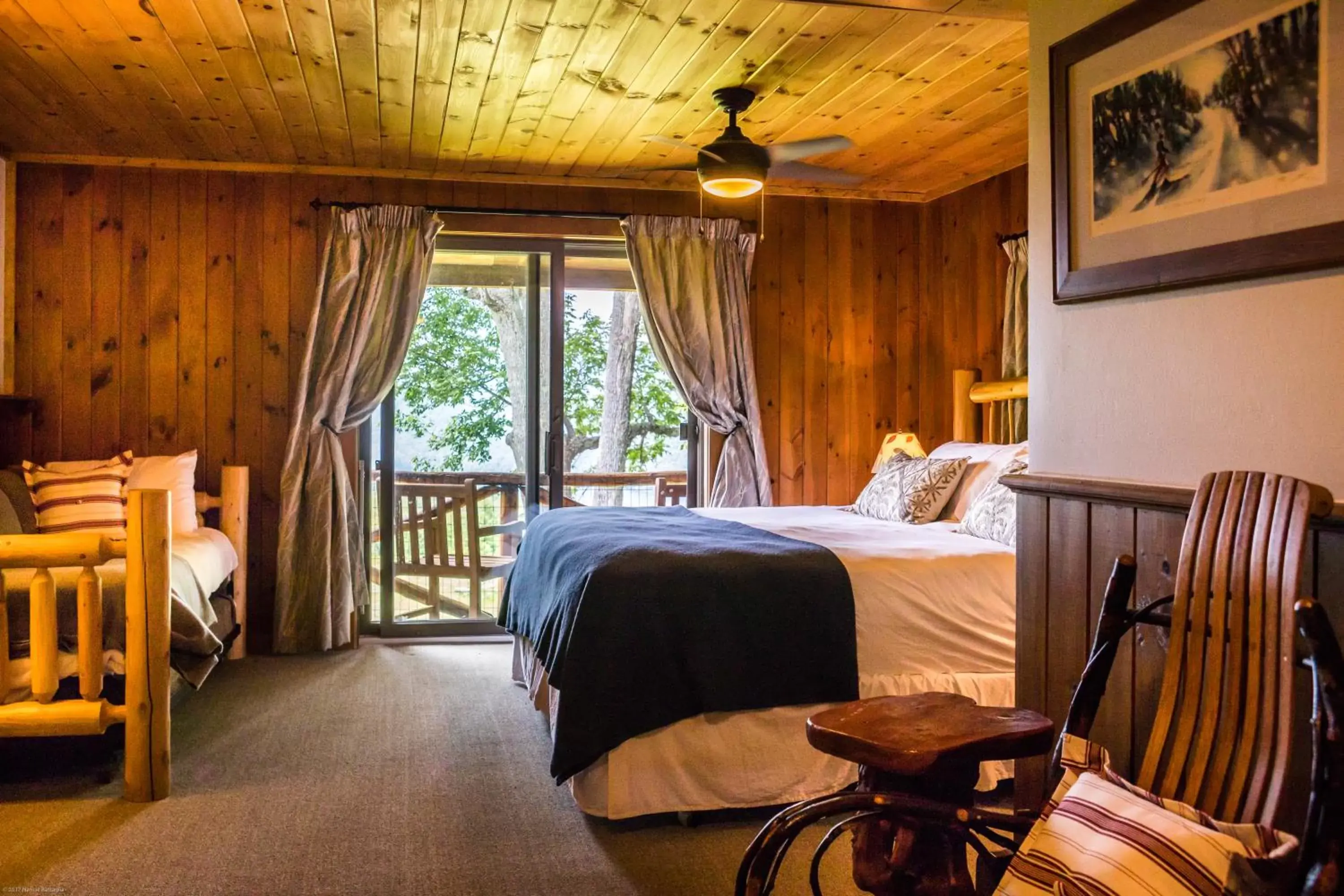 Bedroom, Bed in Garnet Hill Lodge