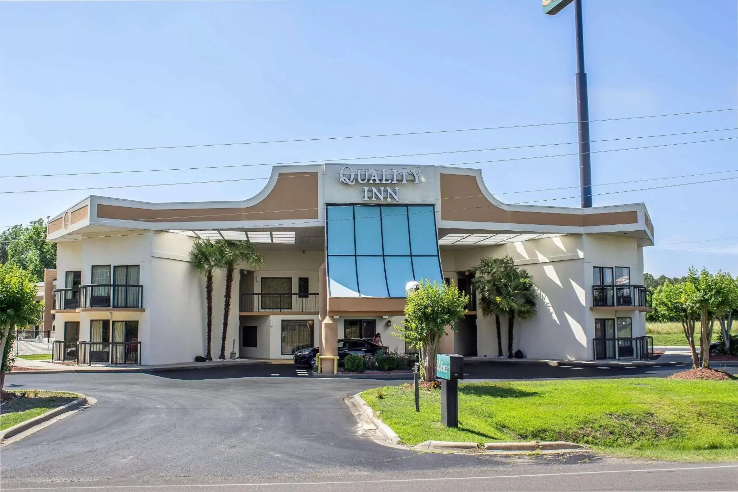 Property Building in Quality Inn Selma