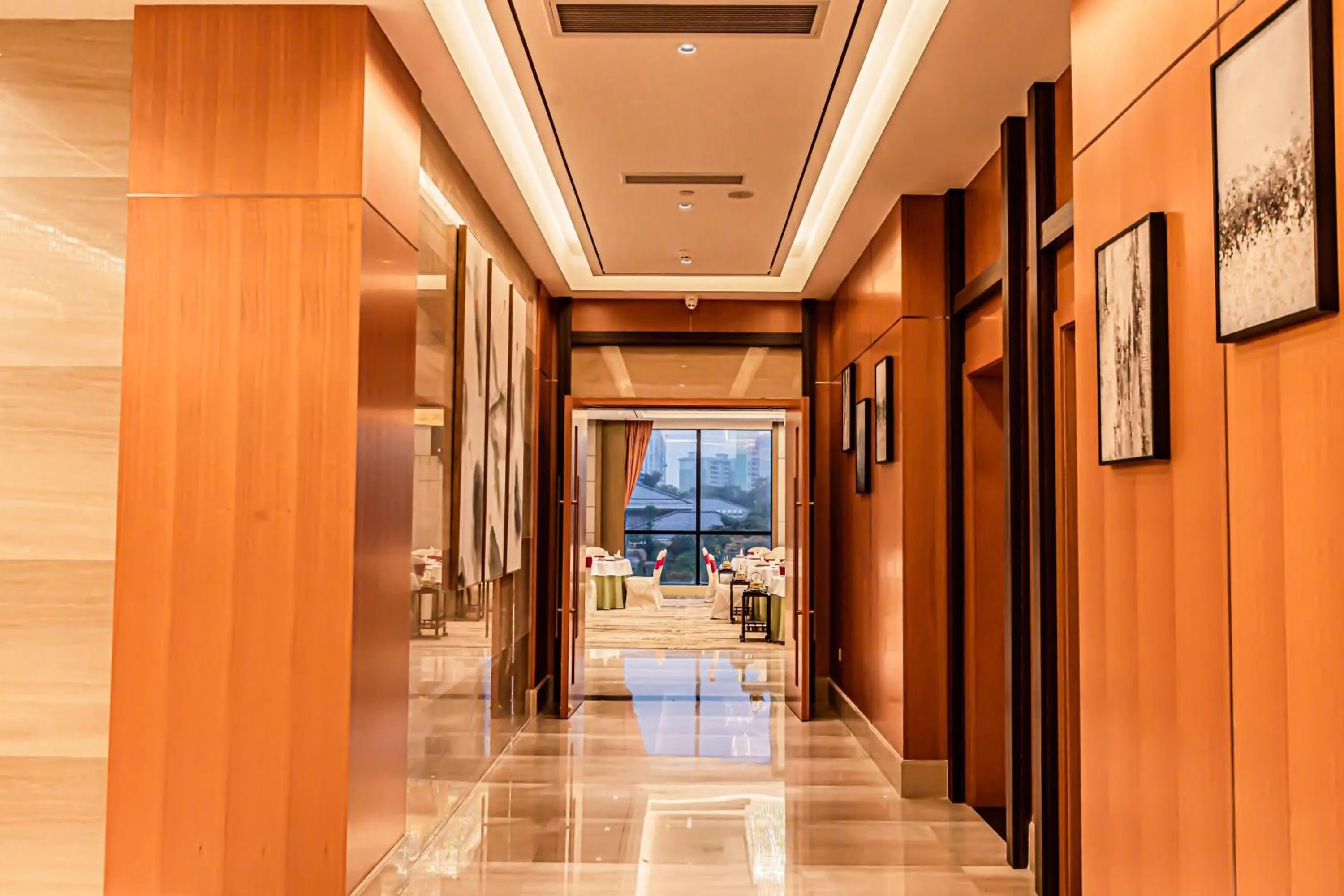 Restaurant/places to eat in HUALUXE Yangjiang City Center