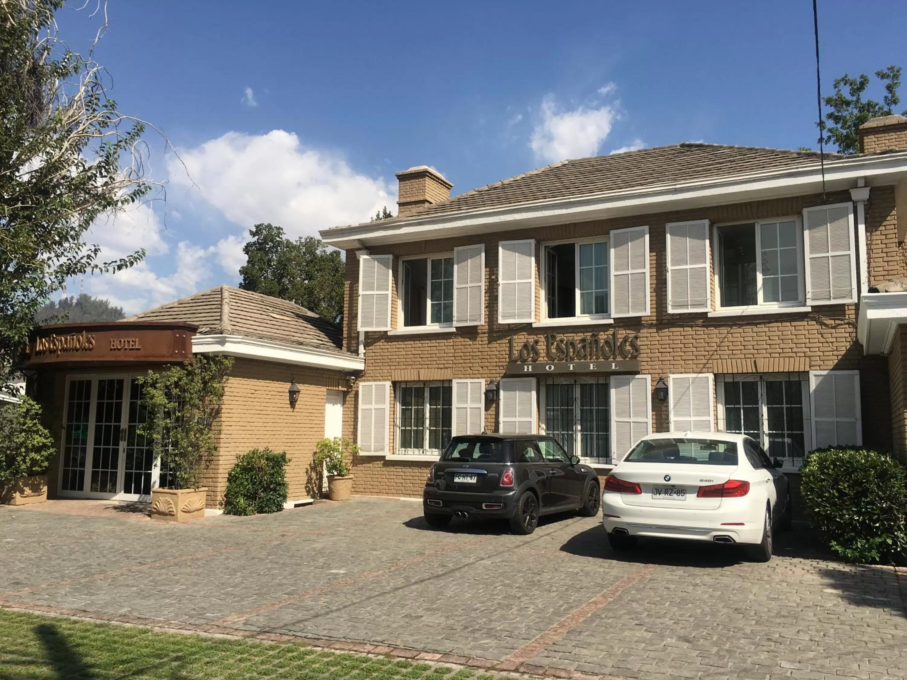 Facade/entrance, Property Building in Hotel Los Españoles