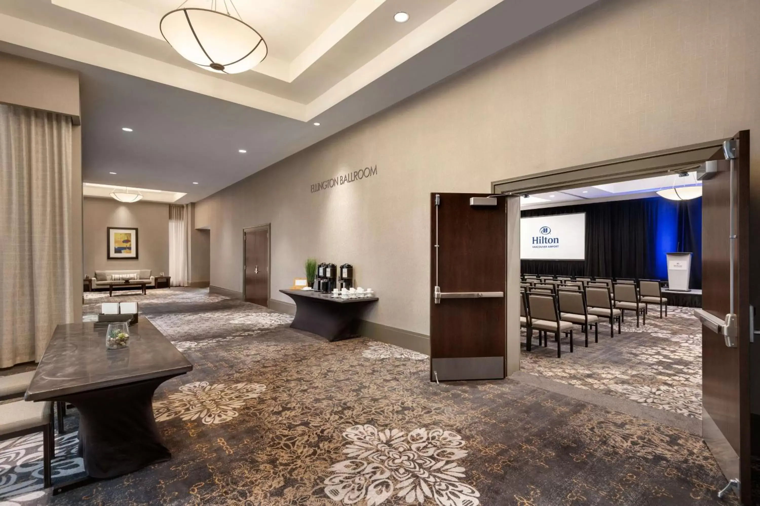 Meeting/conference room, Lobby/Reception in Hilton Vancouver Airport