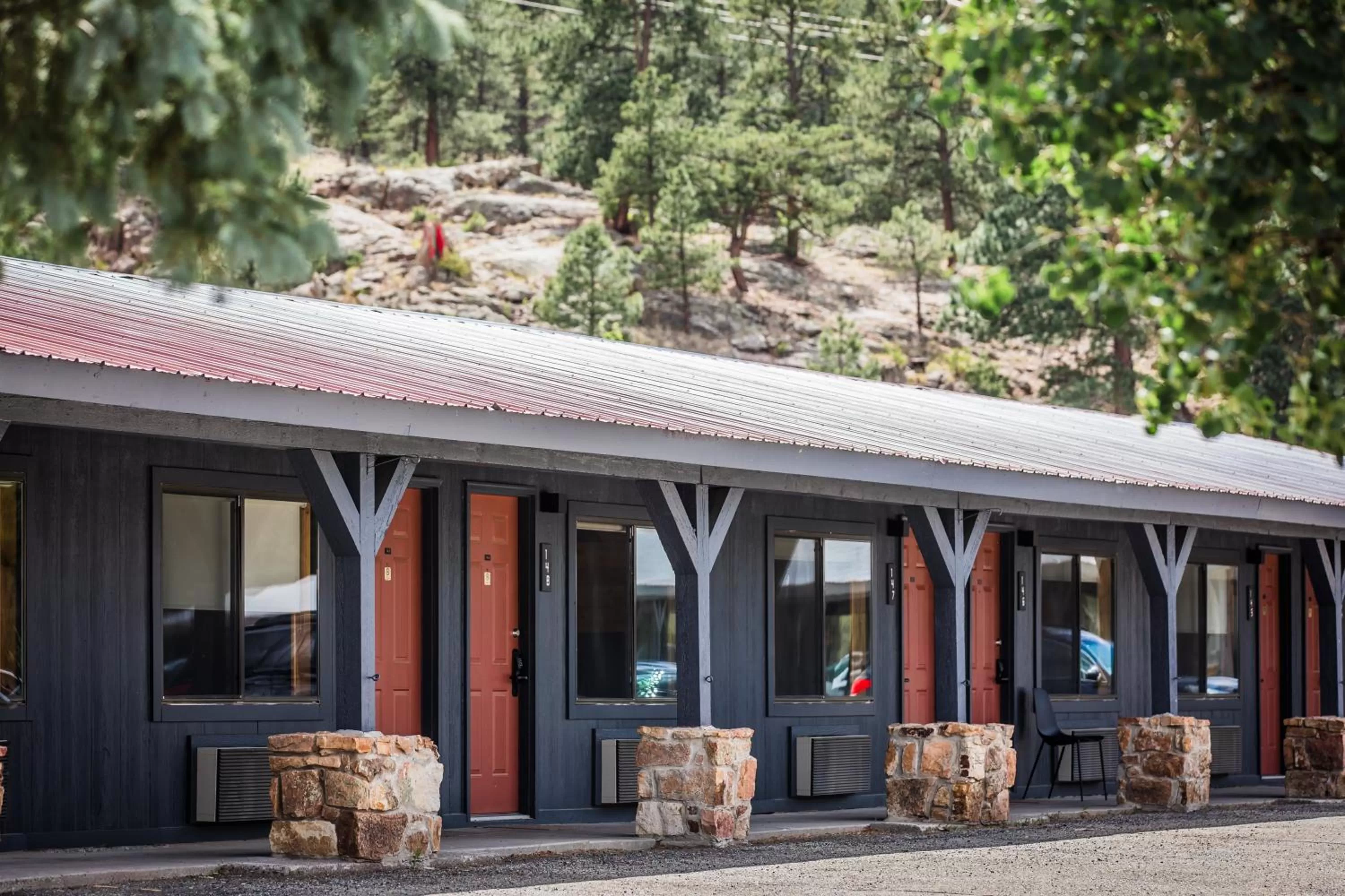 Property building in LOGE Wolf Creek