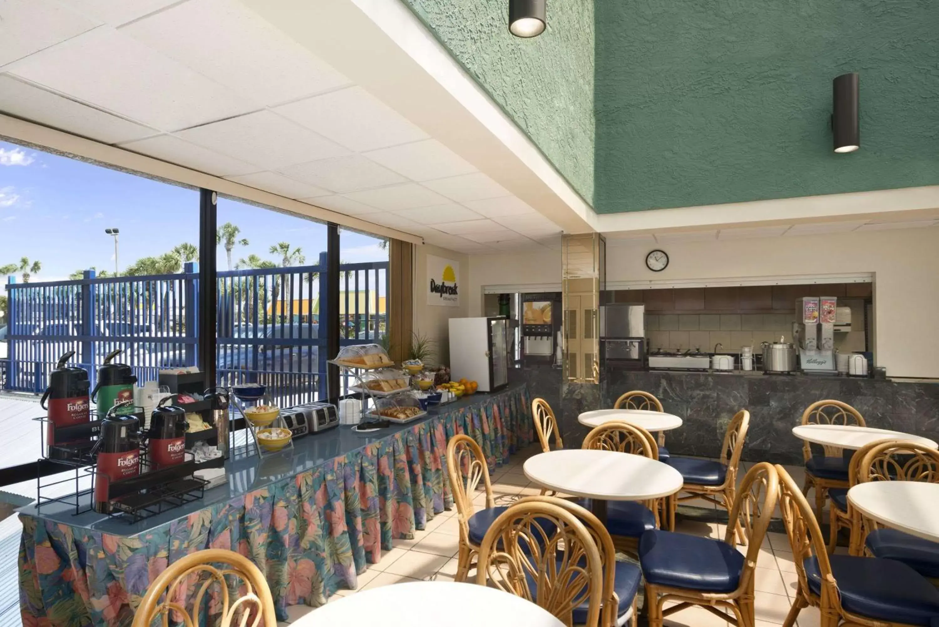 Restaurant/Places to Eat in Days Inn by Wyndham Panama City Beach/Ocean Front
