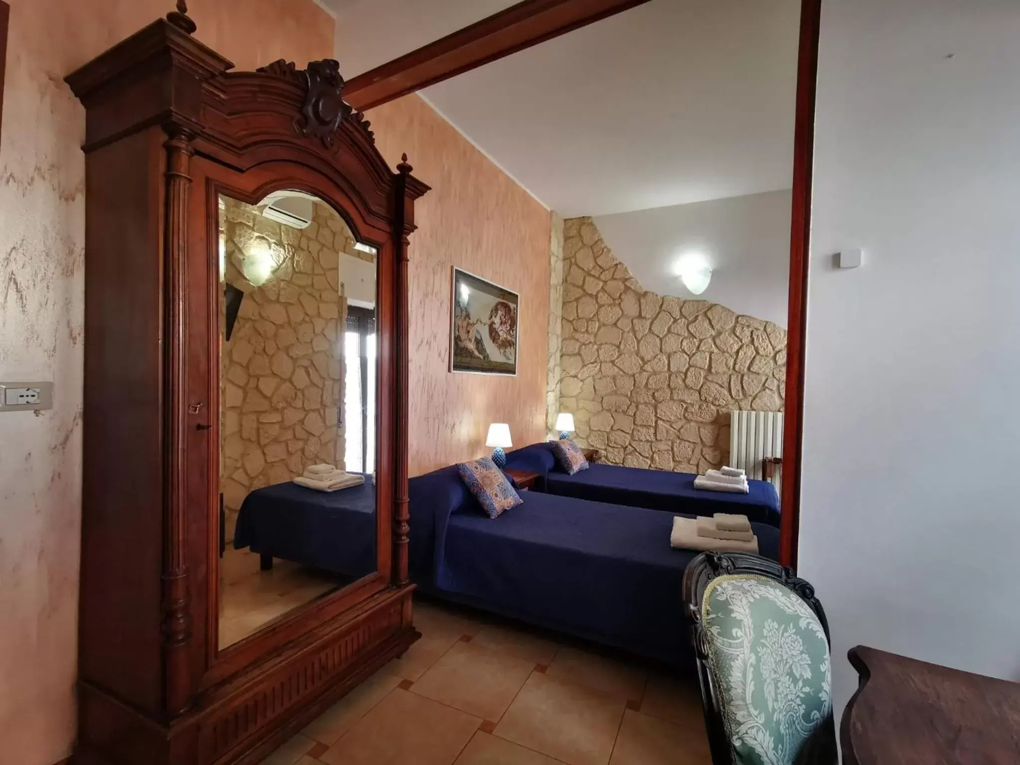 Photo of the whole room, Bed in Proserpina