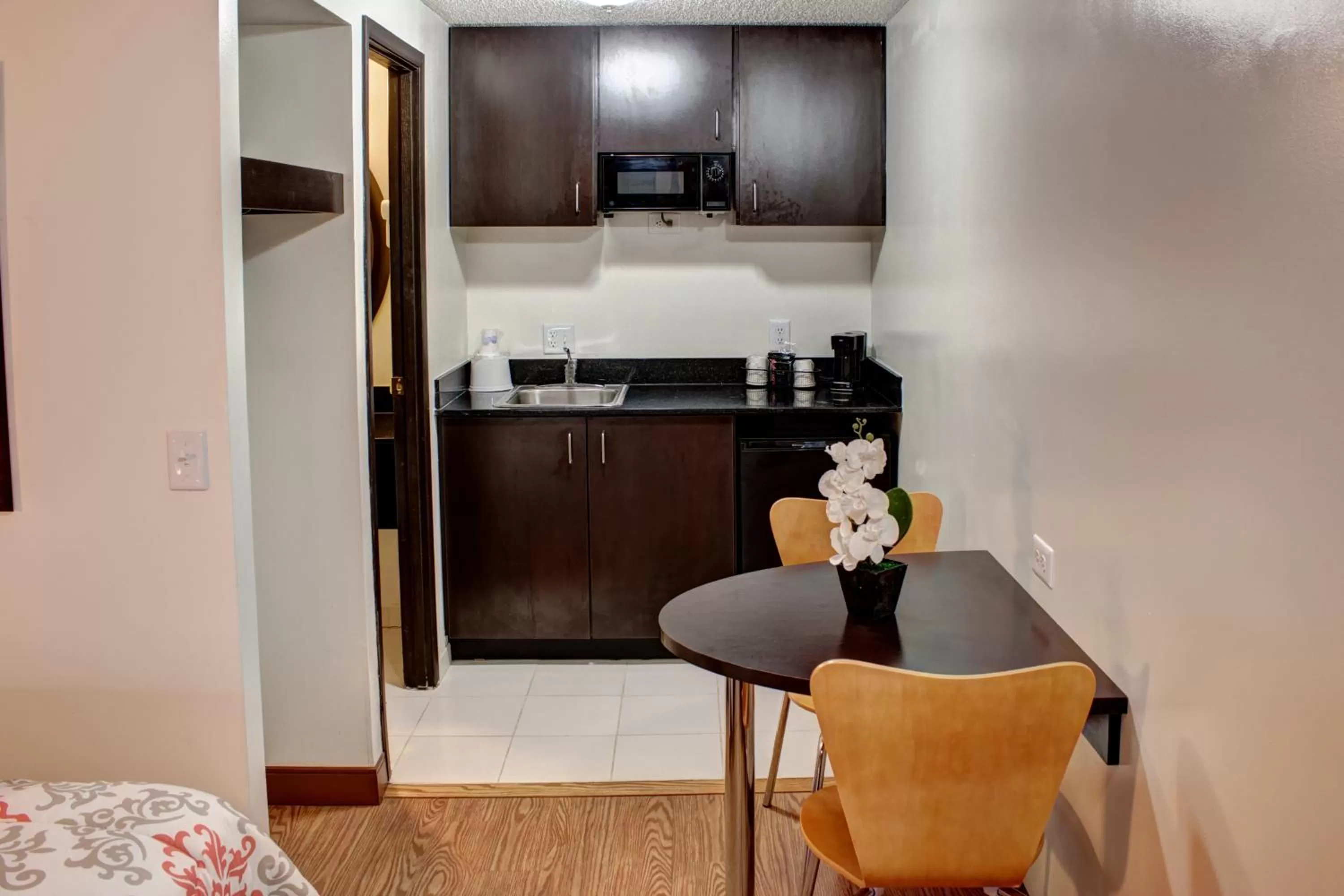 Kitchen or kitchenette in Americas Best Value Inn Heath-Newark