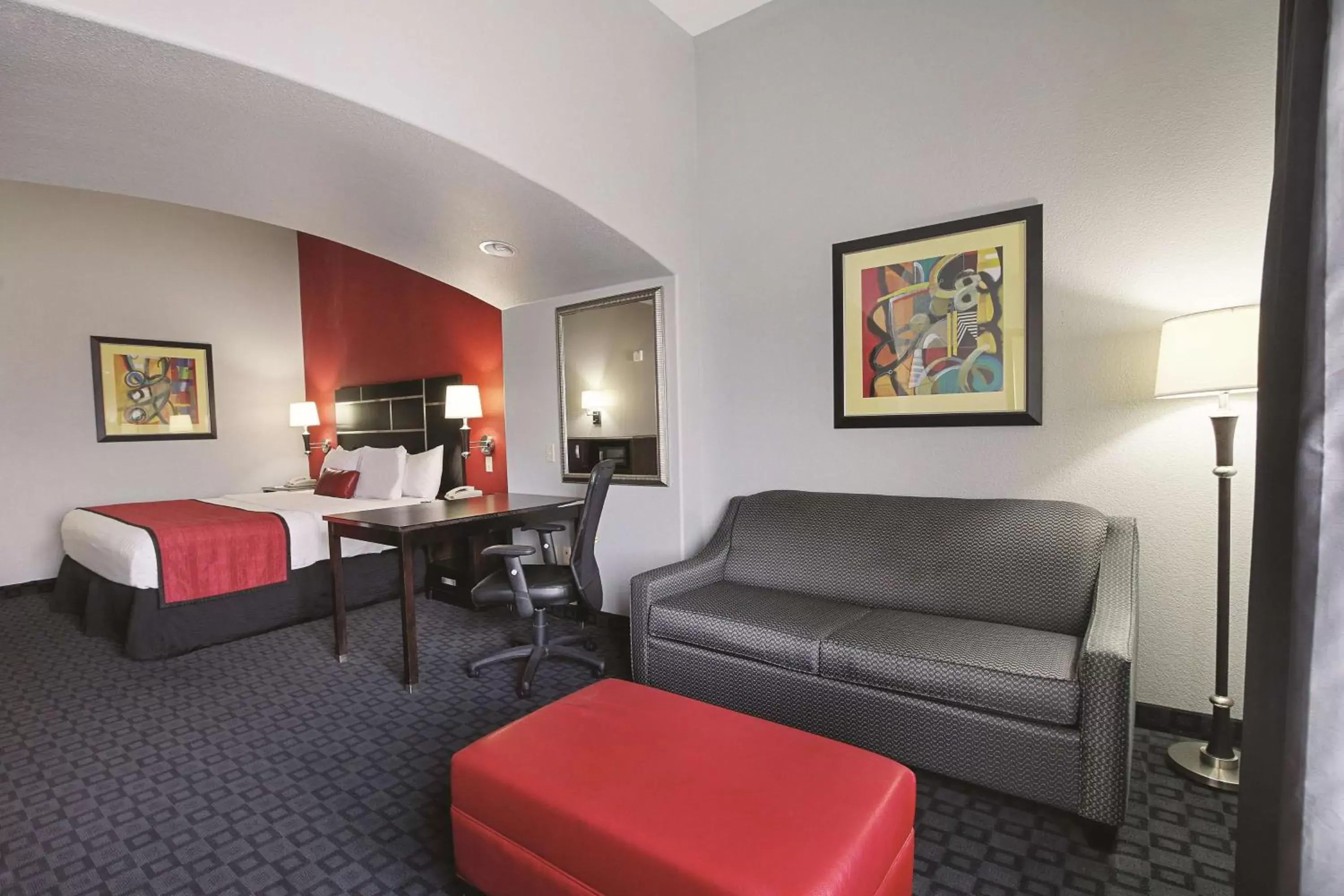 Photo of the whole room in La Quinta Inn & Suites by Wyndham South Dallas - Hutchins Photo of the whole room in La Quinta Inn & Suites by Wyndham South Dallas - Hutchins