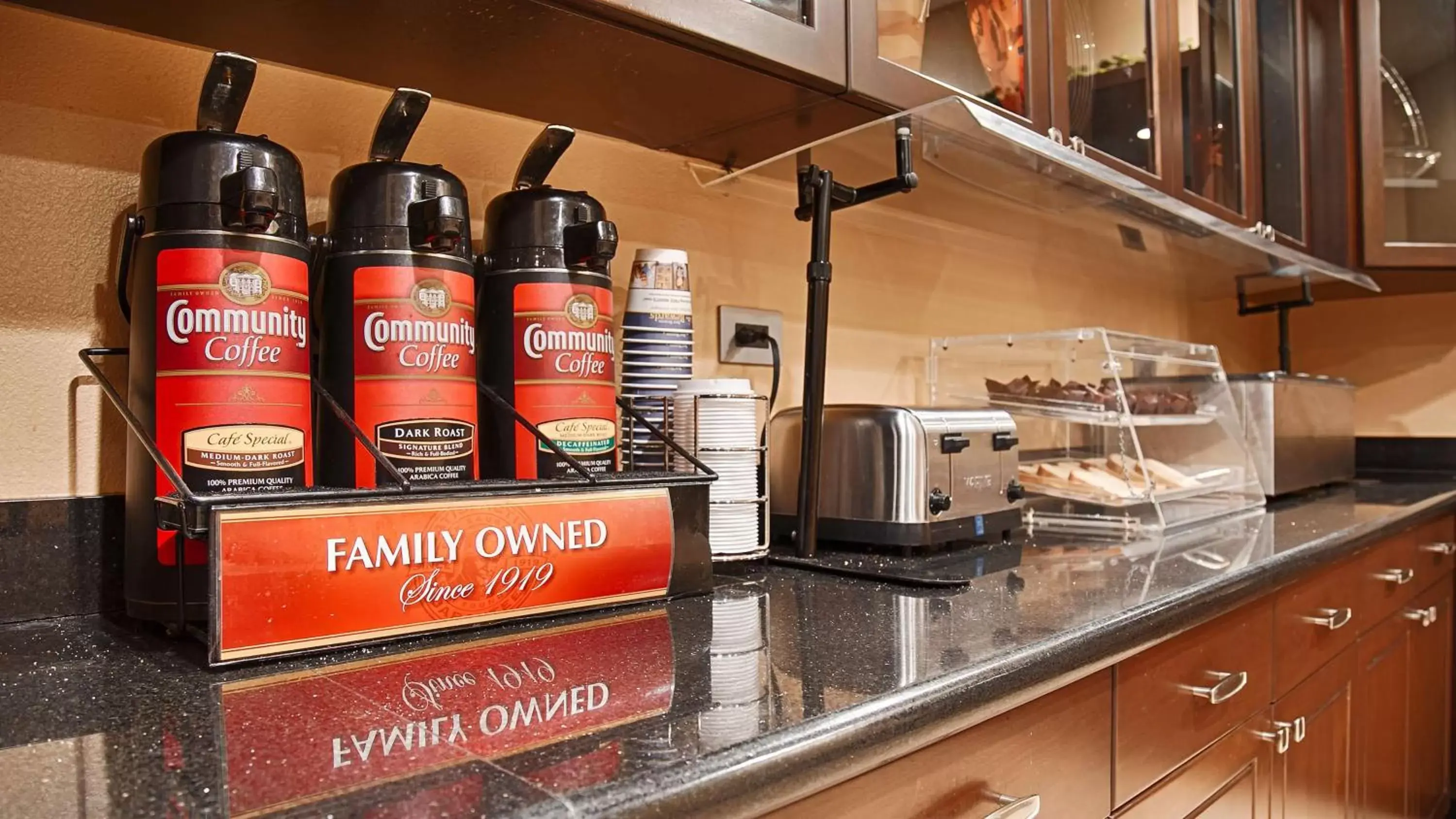 Breakfast in Best Western Plus Cecil Field Inn & Suites Breakfast in Best Western Plus Cecil Field Inn & Suites